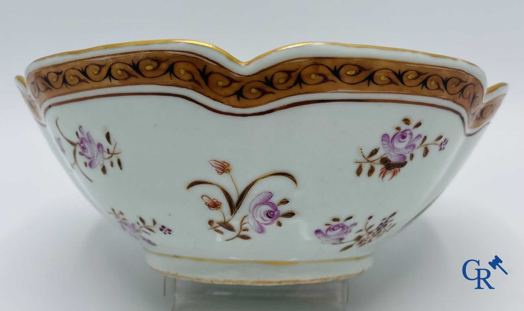 Asian Art: A Chinese famille rose bowl in export porcelain for the American market.