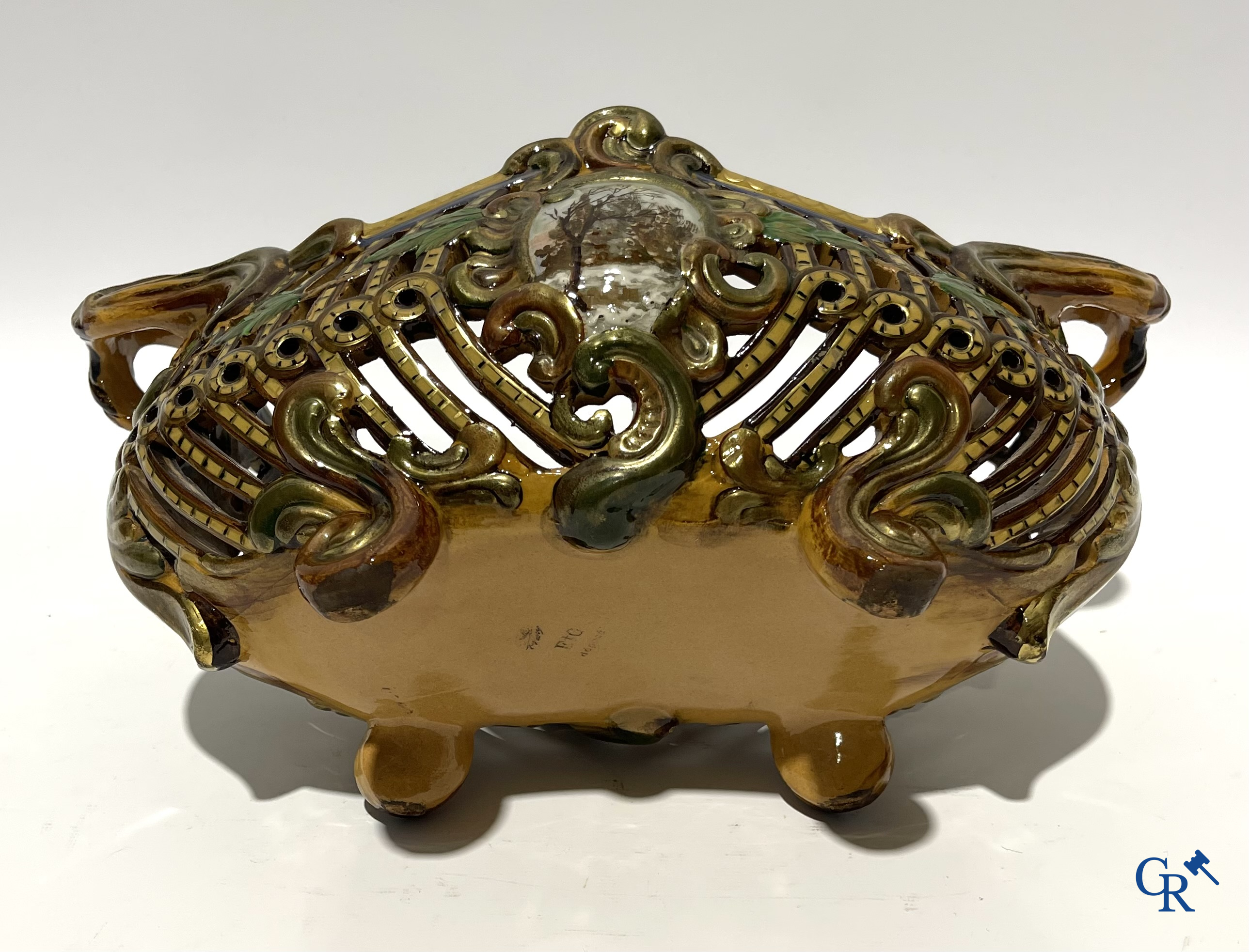 Emile Gallé Nancy, groot tafelmiddenstuk in geëmailleerde faience. Gesigneerd Gallé Nancy deposé.