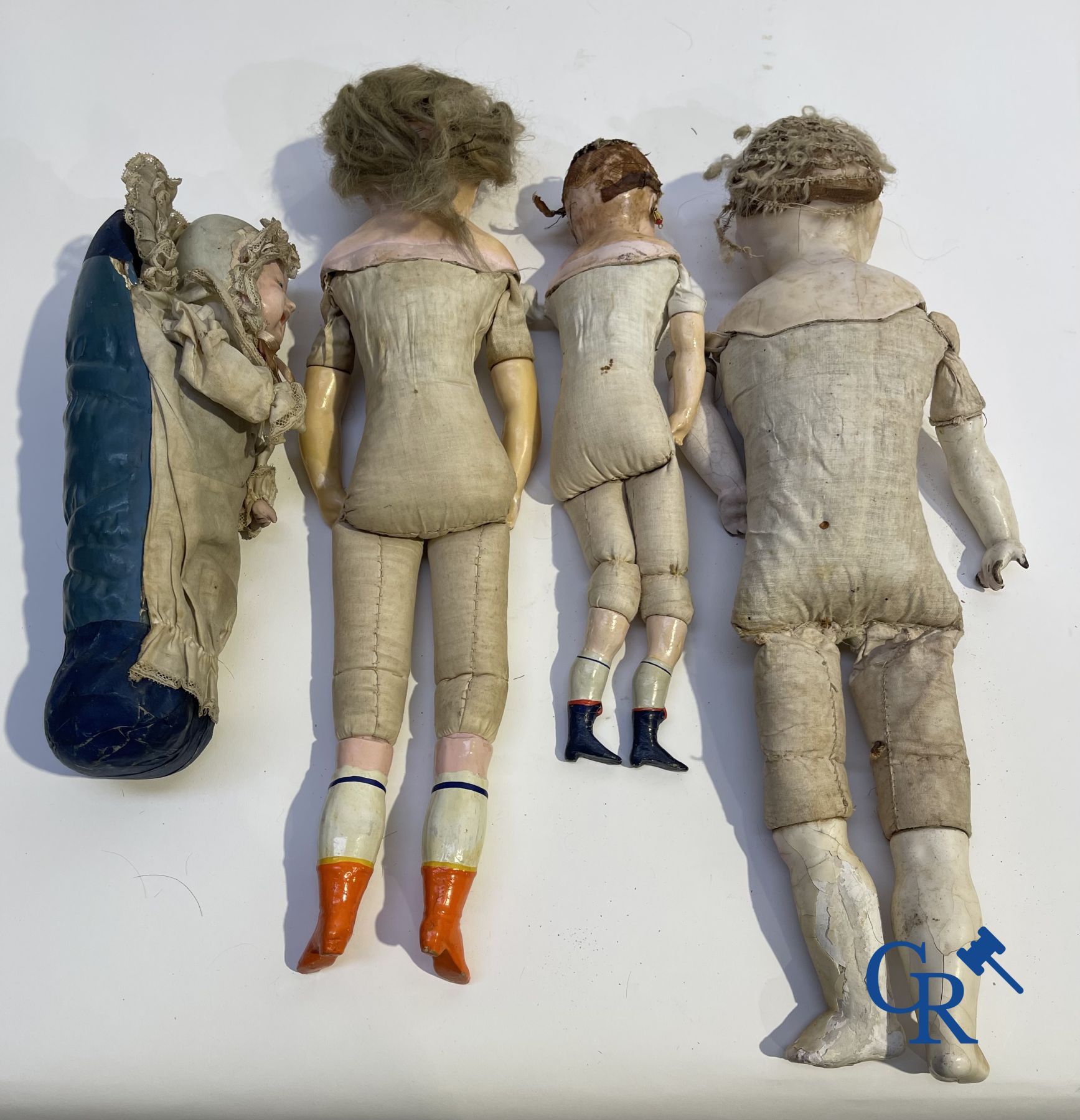 Toys: antique dolls: a lot of 7 antique dolls.