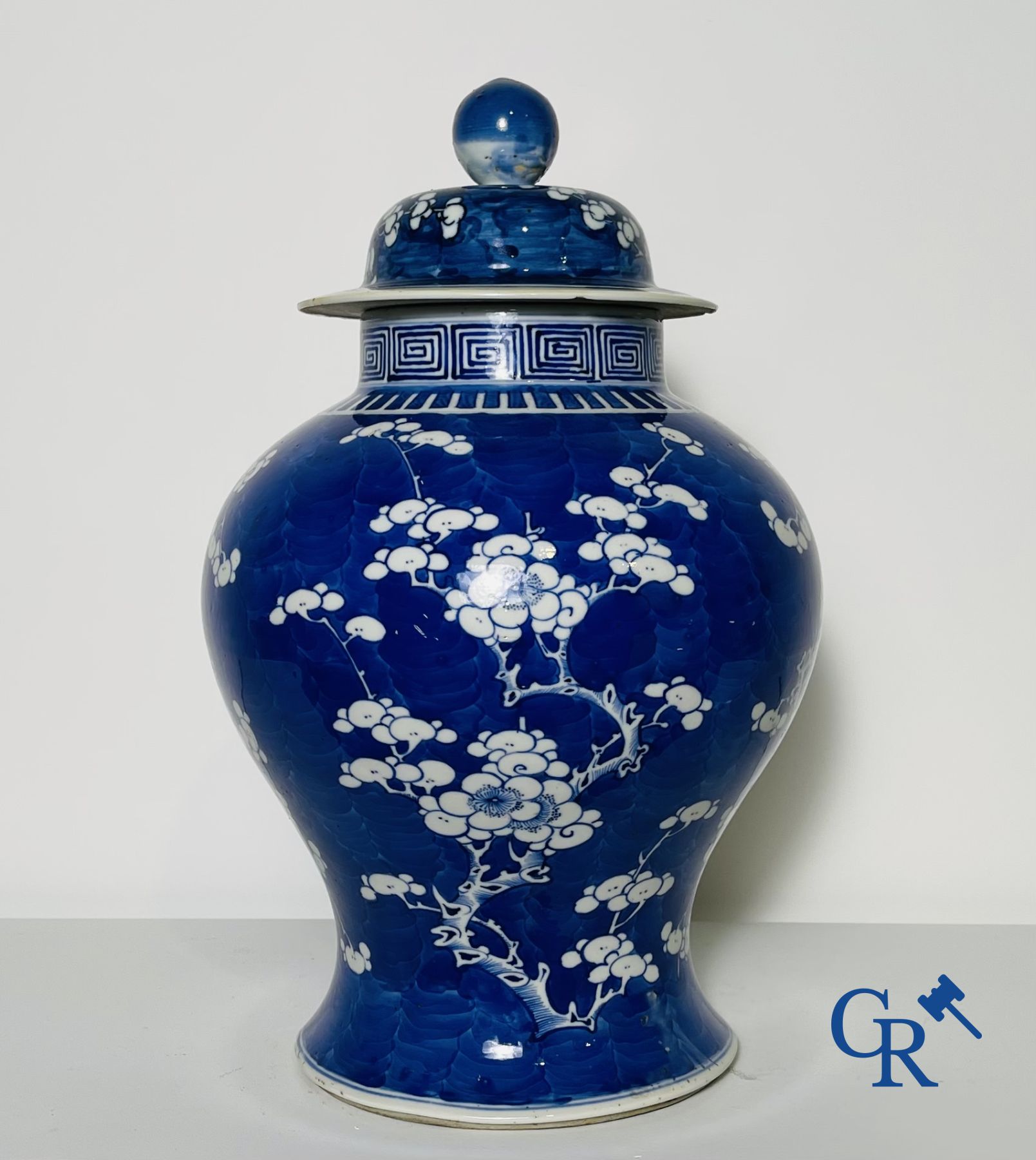 Chinese porcelain: a blue and white lid vase and a few ginger jars.