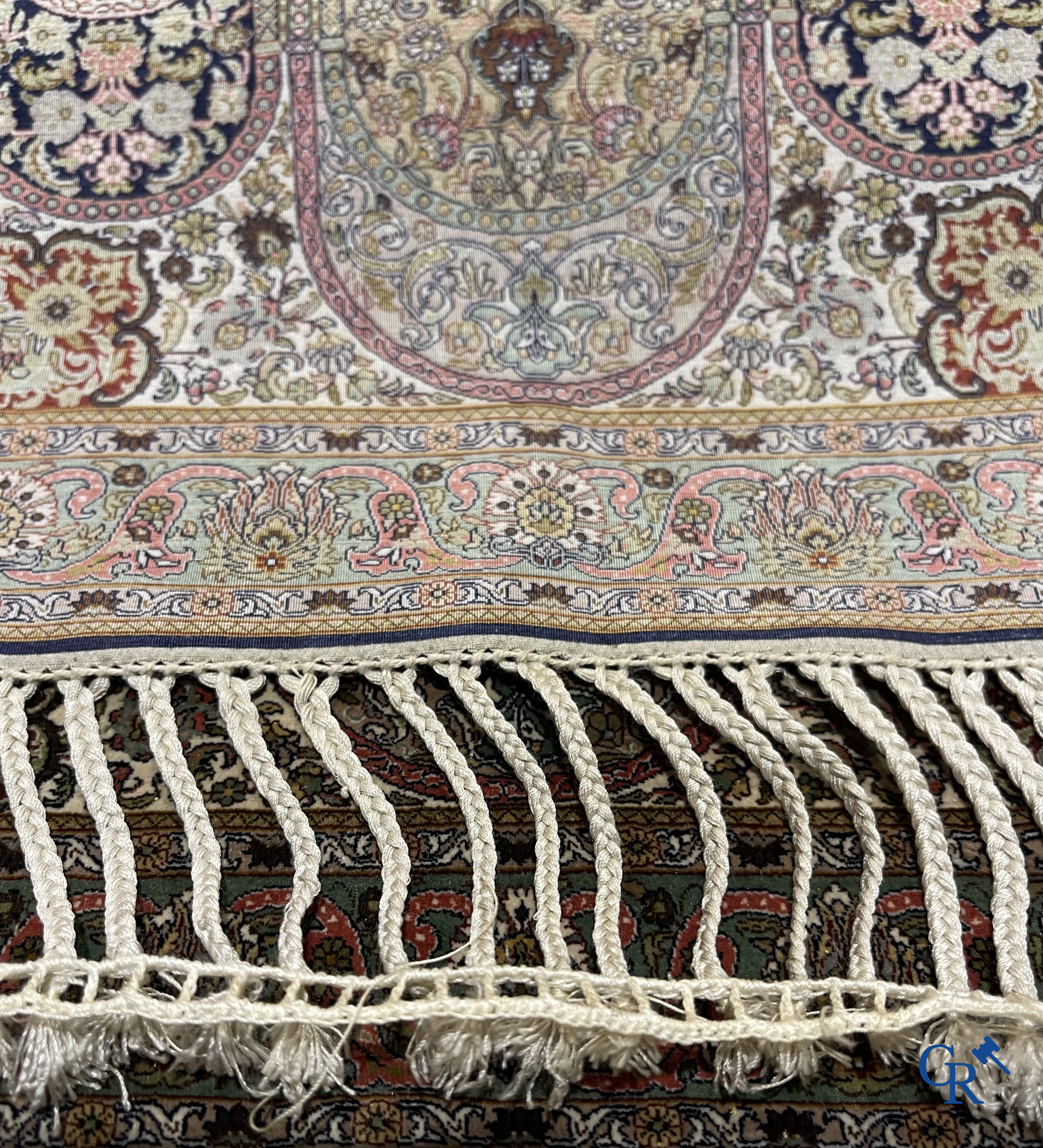 Tapis d'orient, une exceptionelle tapisserie miniature en soie finement nouée.