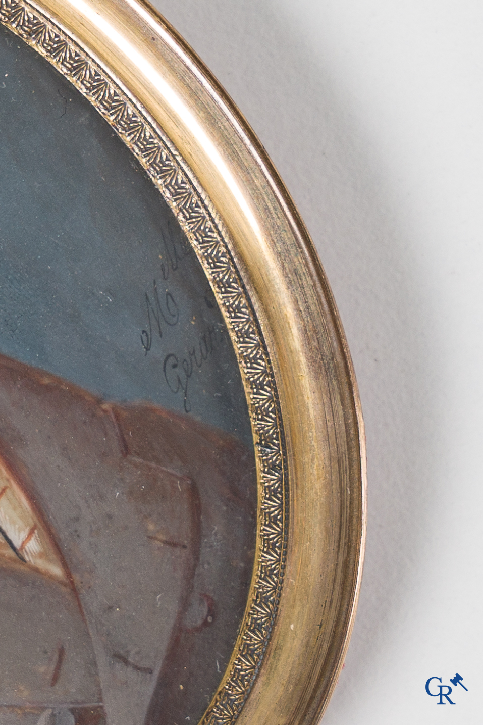 A lot of 2 miniature portraits and a decorative frame with a print by Rochegrosse.