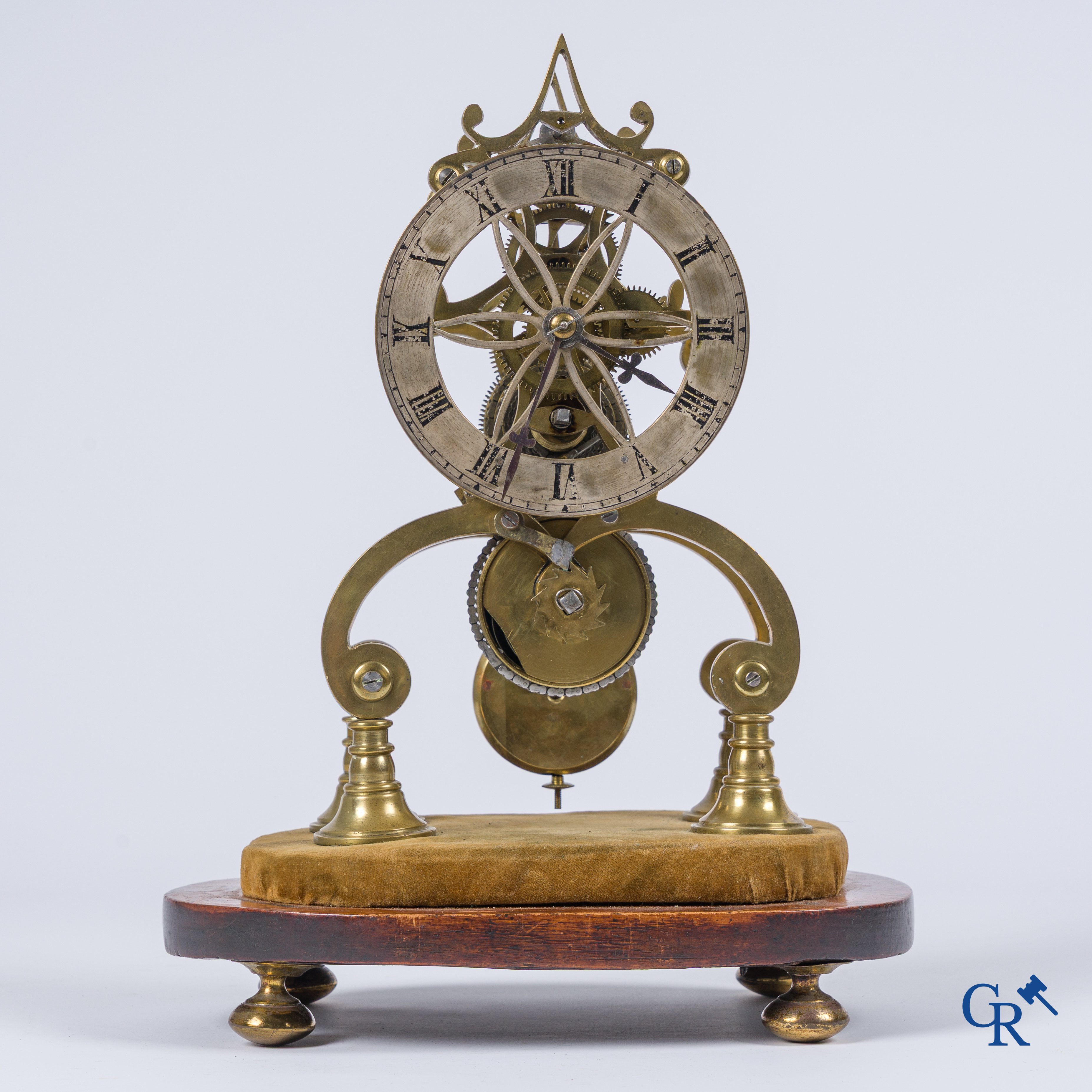 Klokken: Een antieke skeletklok. 18e-19e eeuw.