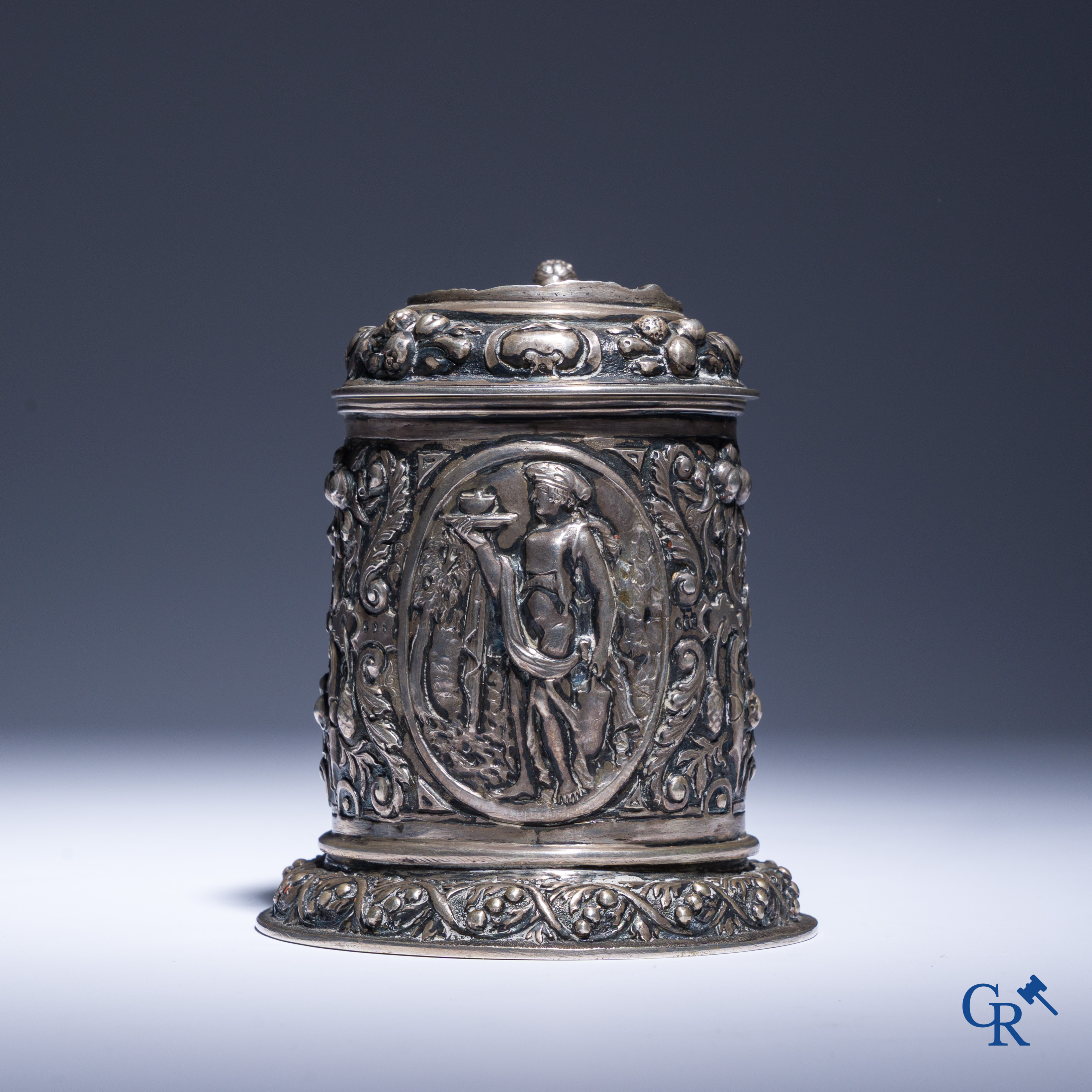 Zilver, Tankard. Profiel van Karel V "Karoli qvinti effigies" en een afbeelding van de Zuilen van Hercules.