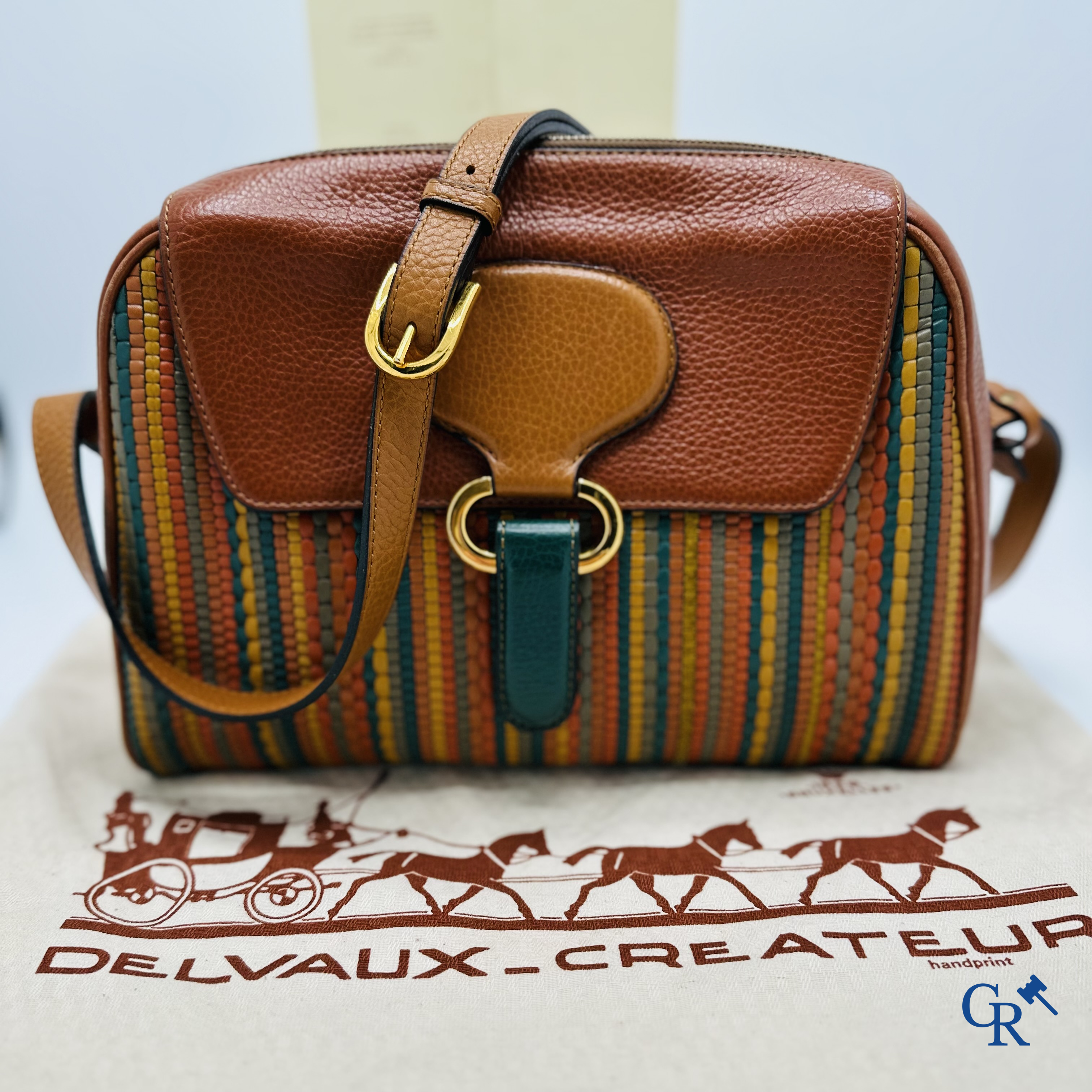 Delvaux: Handtas in bruin leder met geweven textuur.
Goede staat.