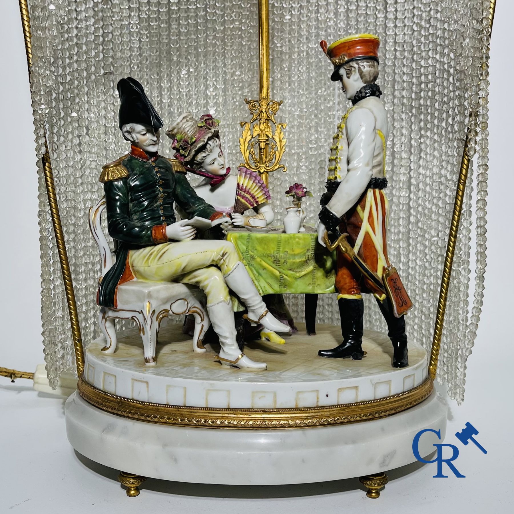 Porcelaine: Grande lampe en porcelaine allemande.