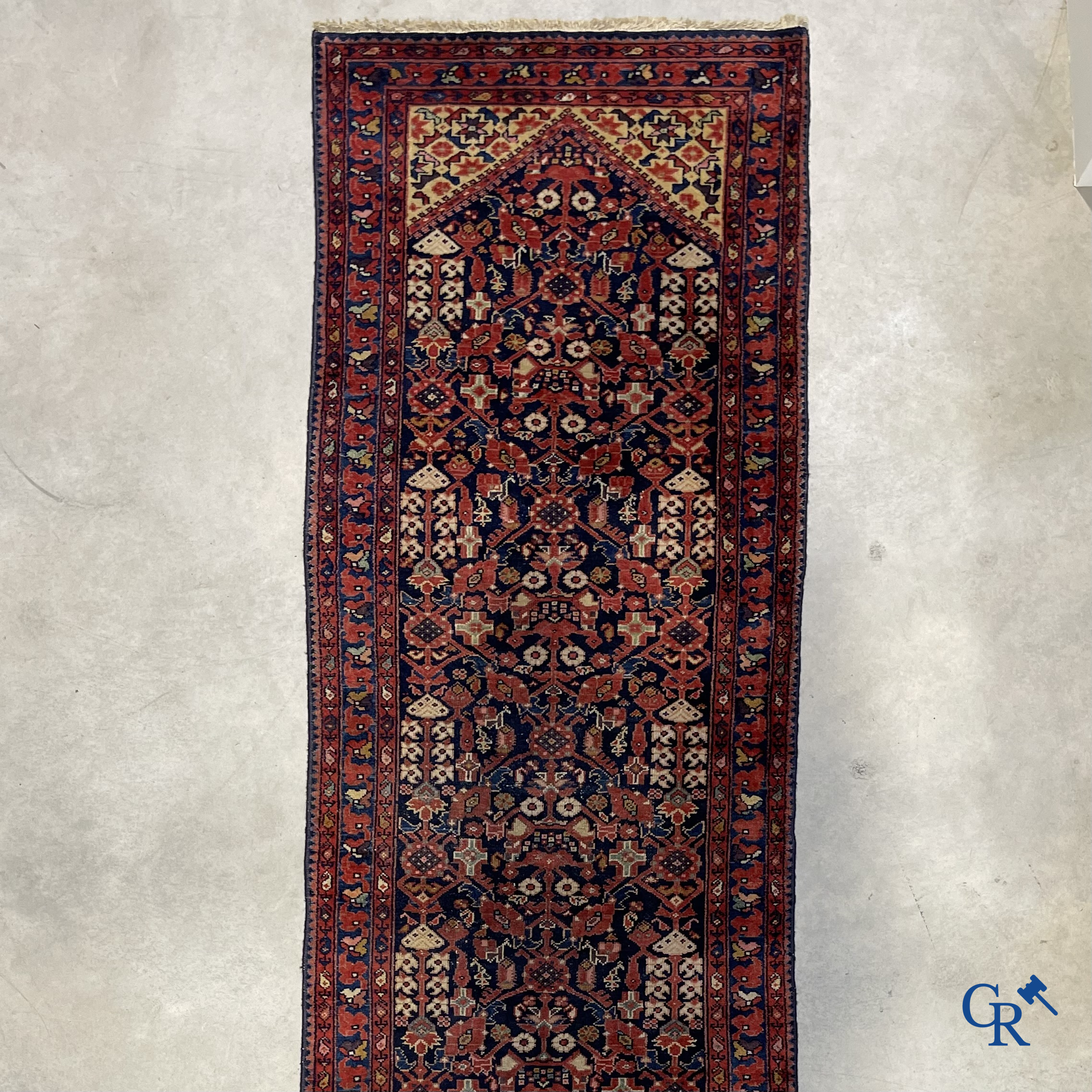 Tapis orientaux: Tapis oriental antique noué à la main.