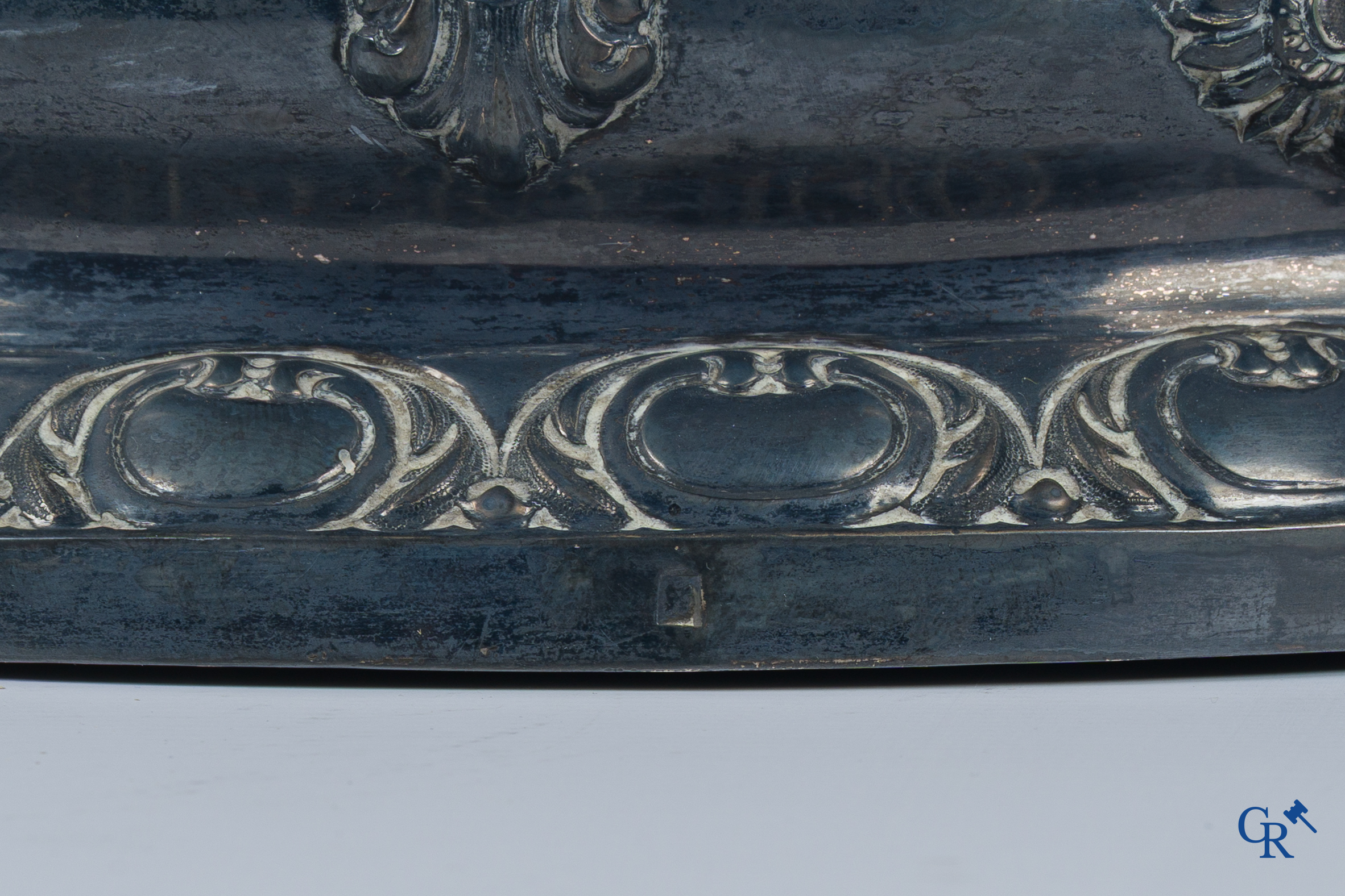 Objets religieux, un reliquaire en argent et laiton. Plusieurs poinçons, argent 2ème titre.