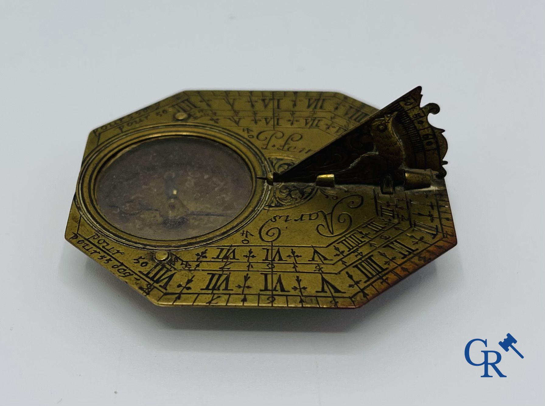 Lemaire à Paris: Octagonal pocket sundial and compass. Early 18th century.