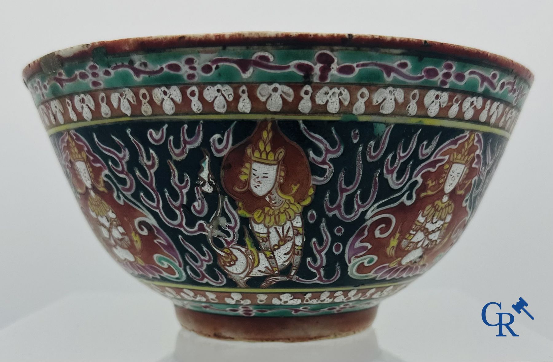 A Chinese bowl in Bencharong porcelain. 19th century.