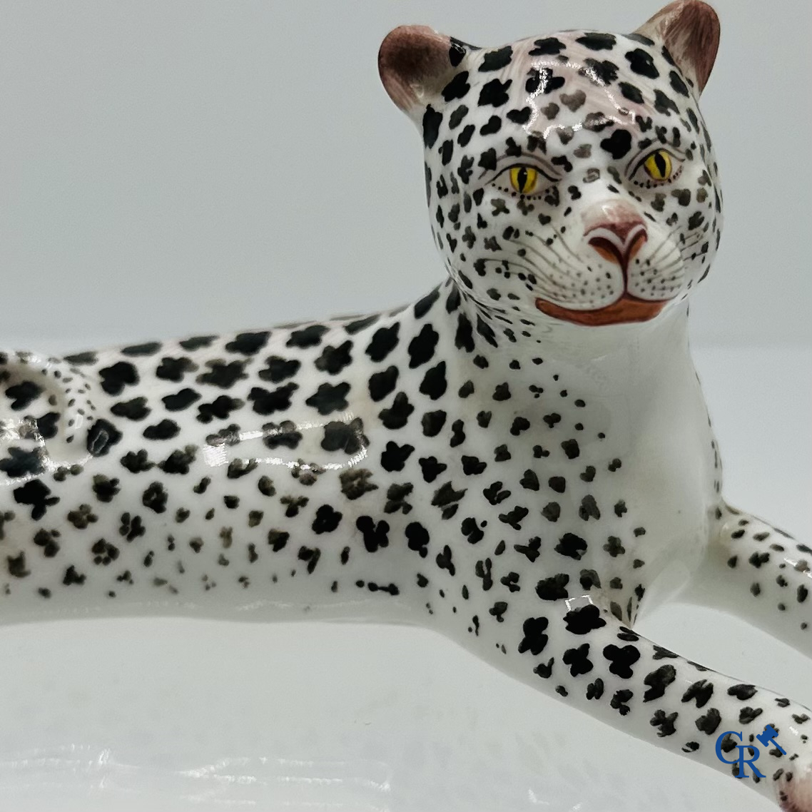 Meissen: Model of a leopard in Meissen Porcelain. Marked.