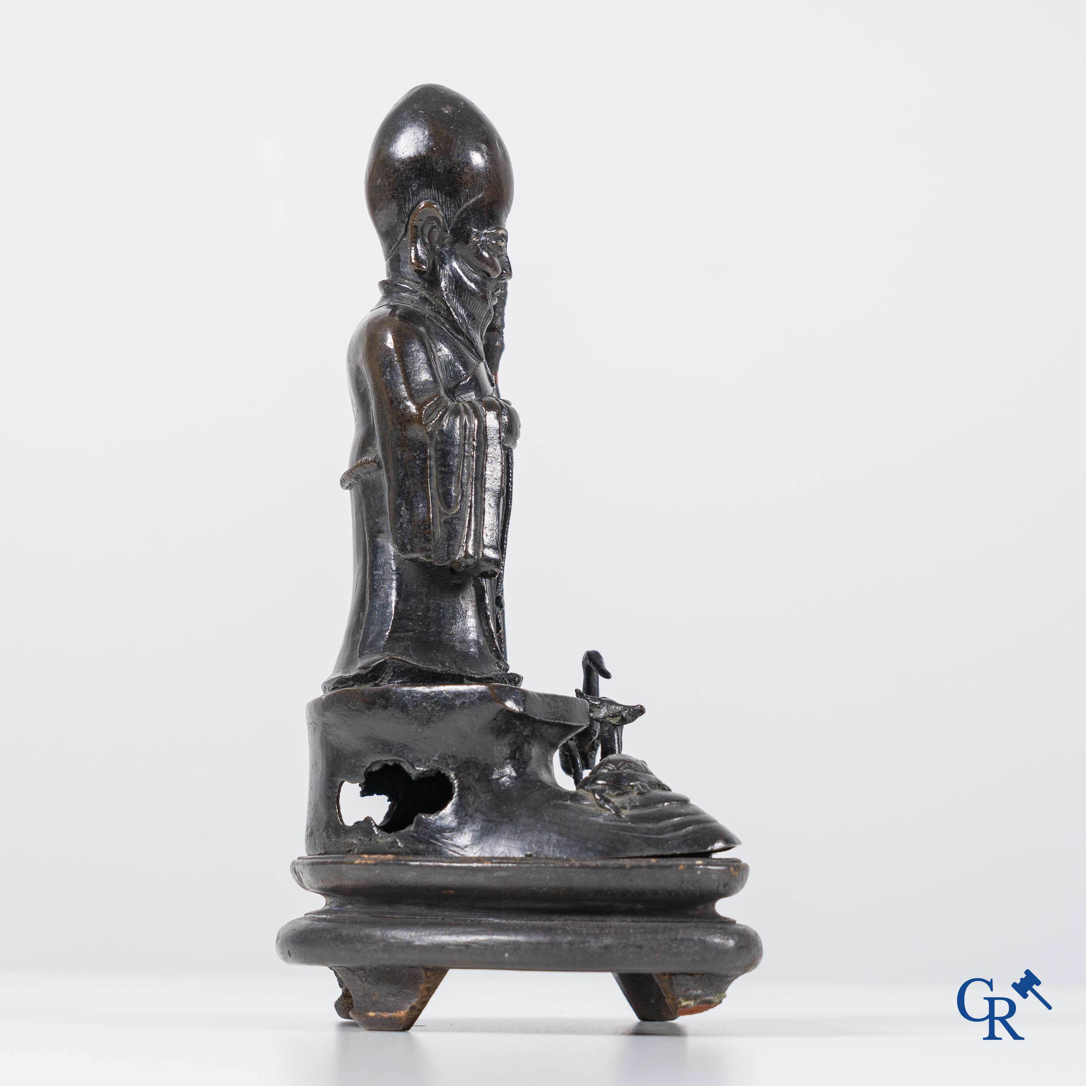 Art Asiatique, une figure chinoise en bronze d'un Shou Lao debout. Dynastie Qing.