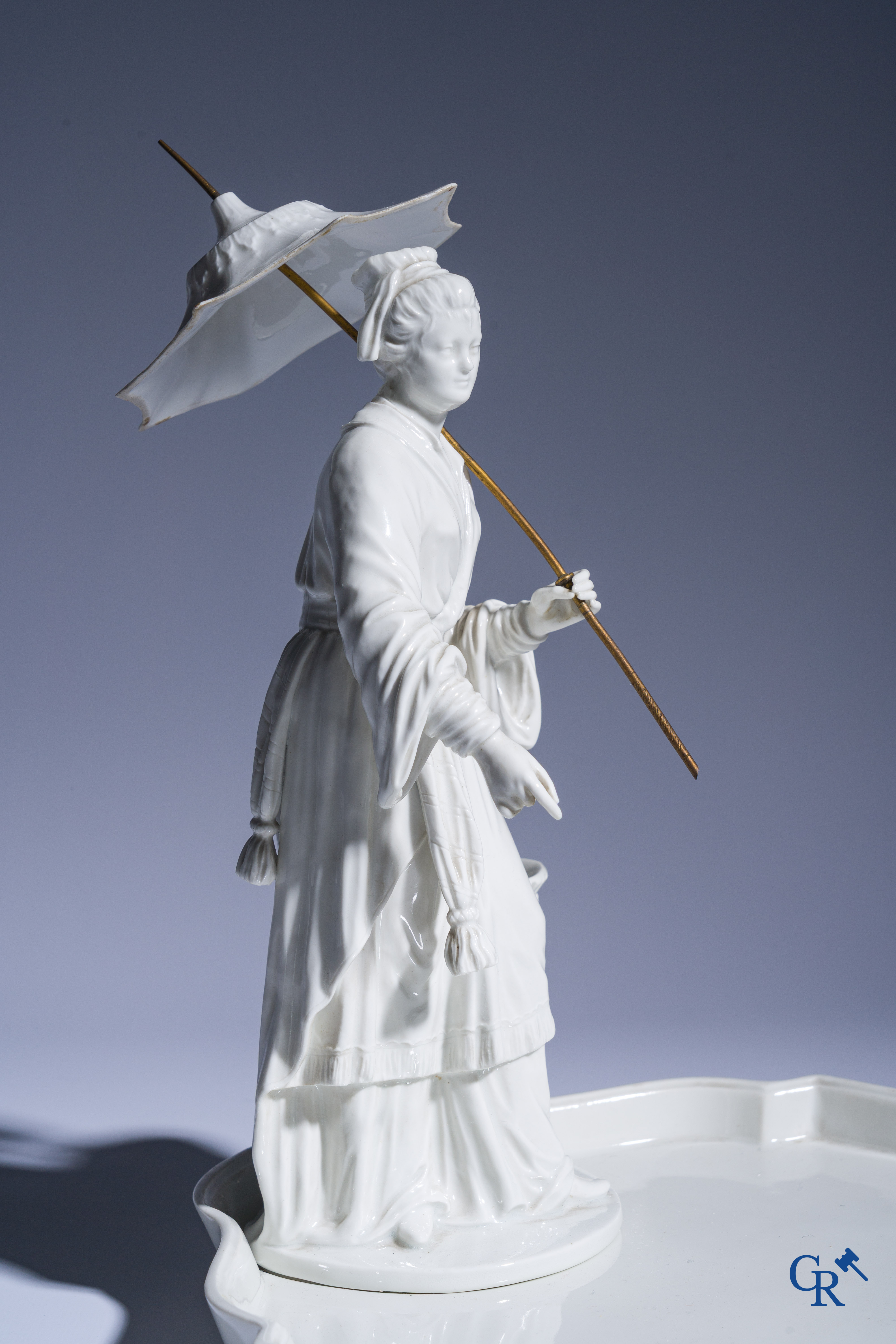 Koninklijke Porselein Fabriek Berlijn, KPM. Uitzonderlijk porseleinen inktstel in Aziatische stijl. Periode 1780-1830.