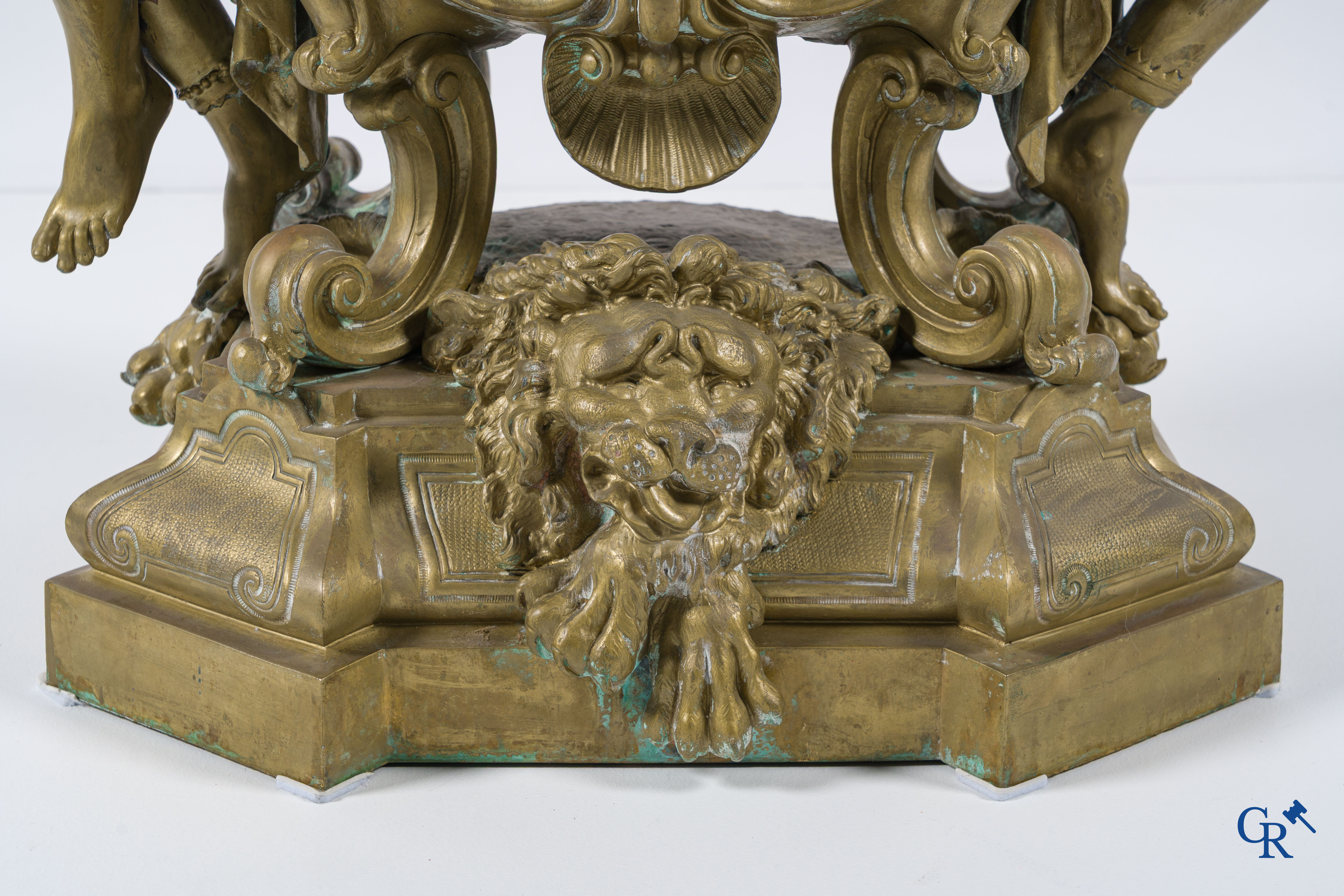 Frédéric-Eugène Piat en Samuel Marti. Uitzonderlijke pendule in brons met Nubische figuren. Circa 1860-1870.