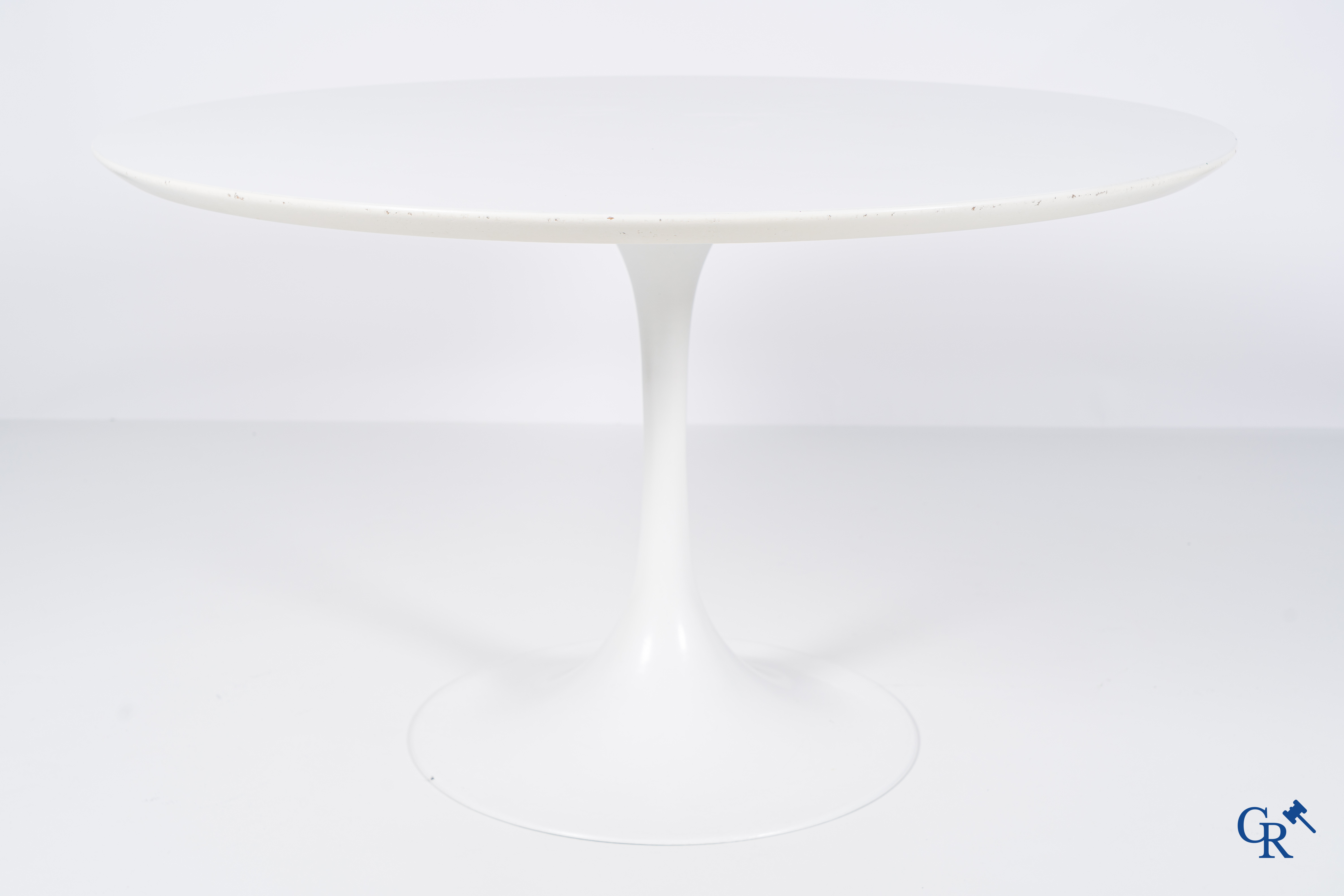 Design table with 4 chairs in the manner of Eero Saarinen, circa 1980.