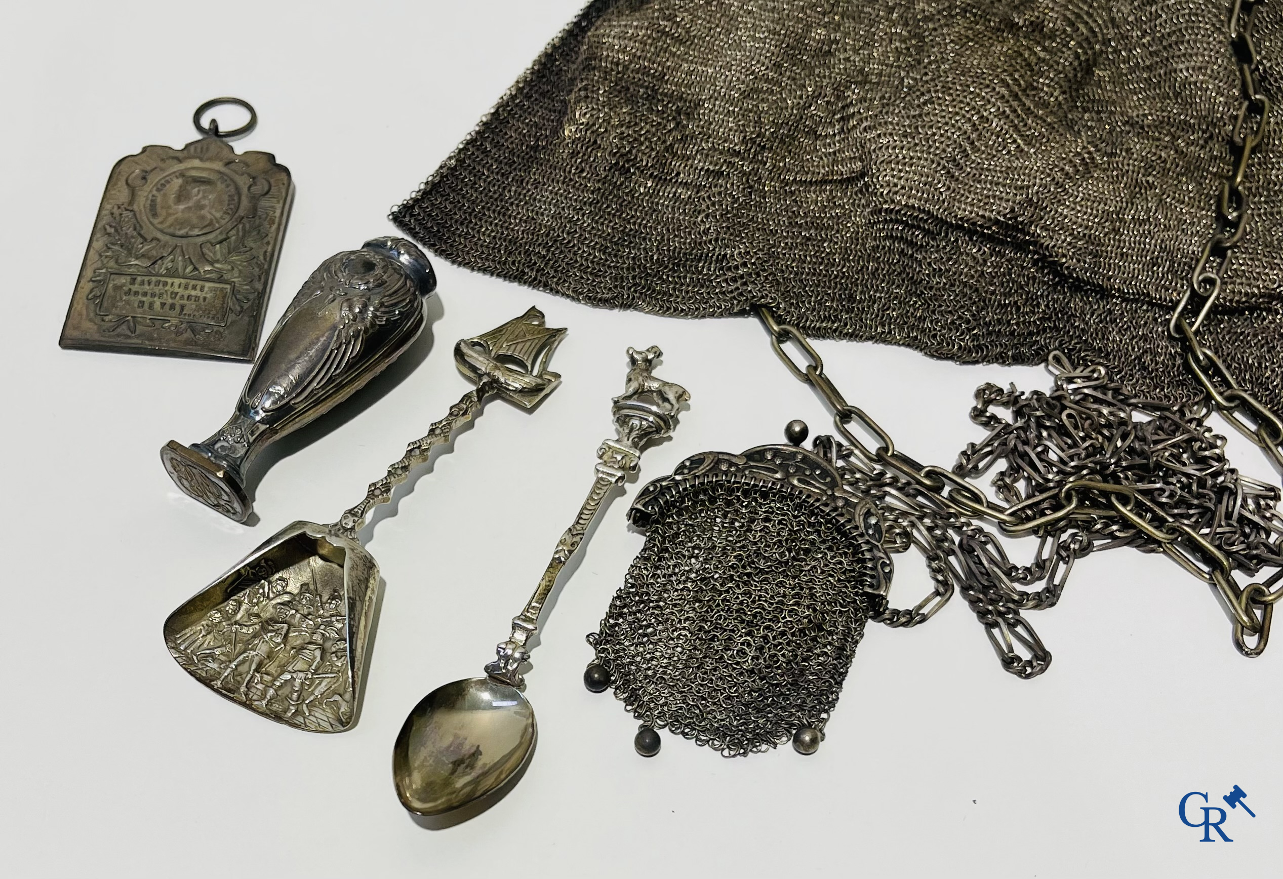 Beautiful lot of display case objects in silver and silver-plated metal, 2 Neapolitan santons attached. (late XVIII century)