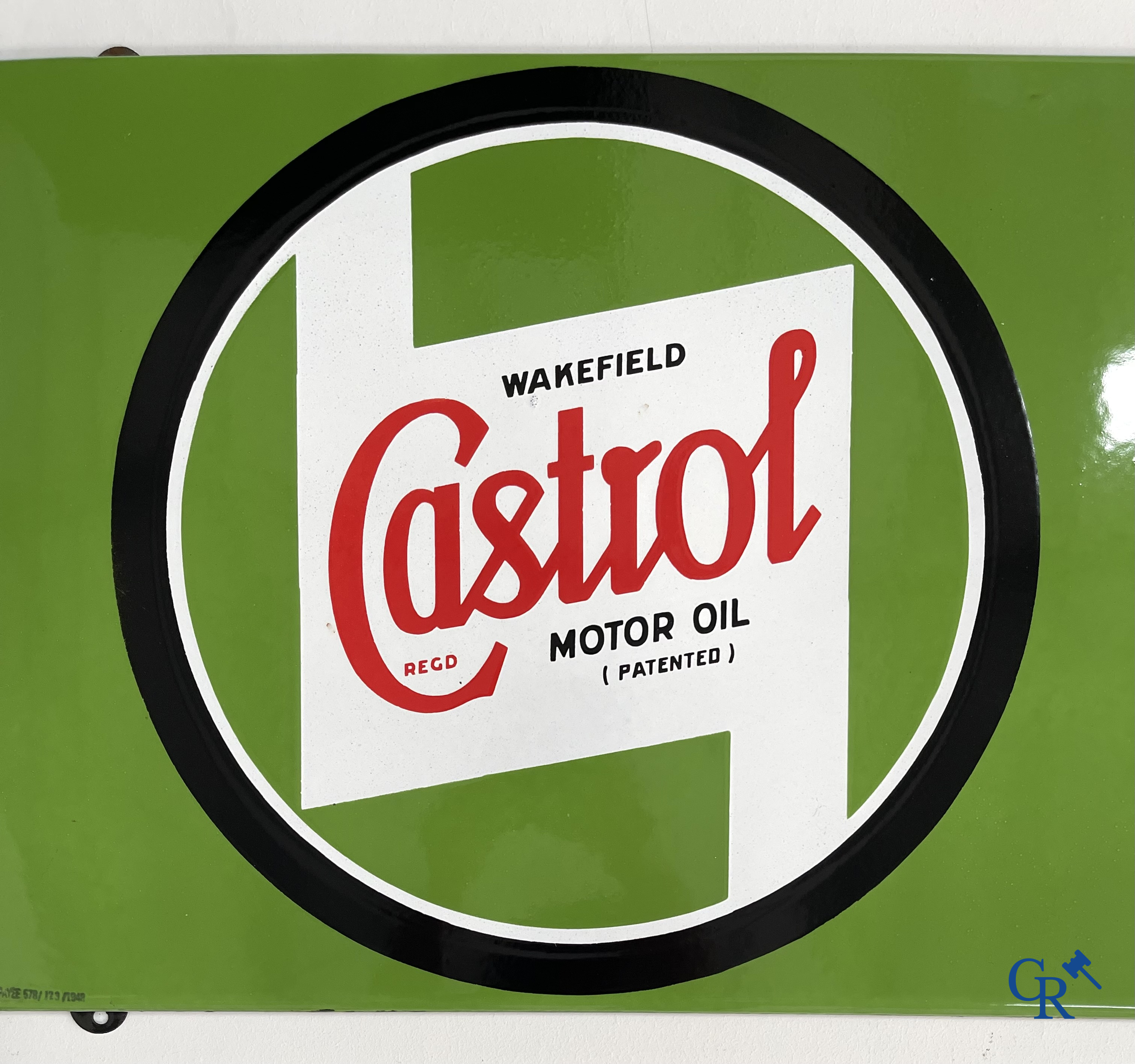 Castrol Motor Oil, emaille reclamebord voor Castrol motor olie. Zeldzame versie met 2 zwart omcirkelde logo's. 1948.