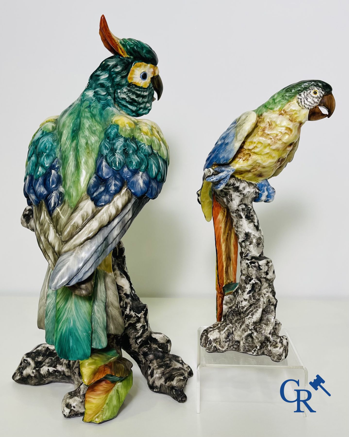 A lot of 4 birds in German porcelain and Italian faience.