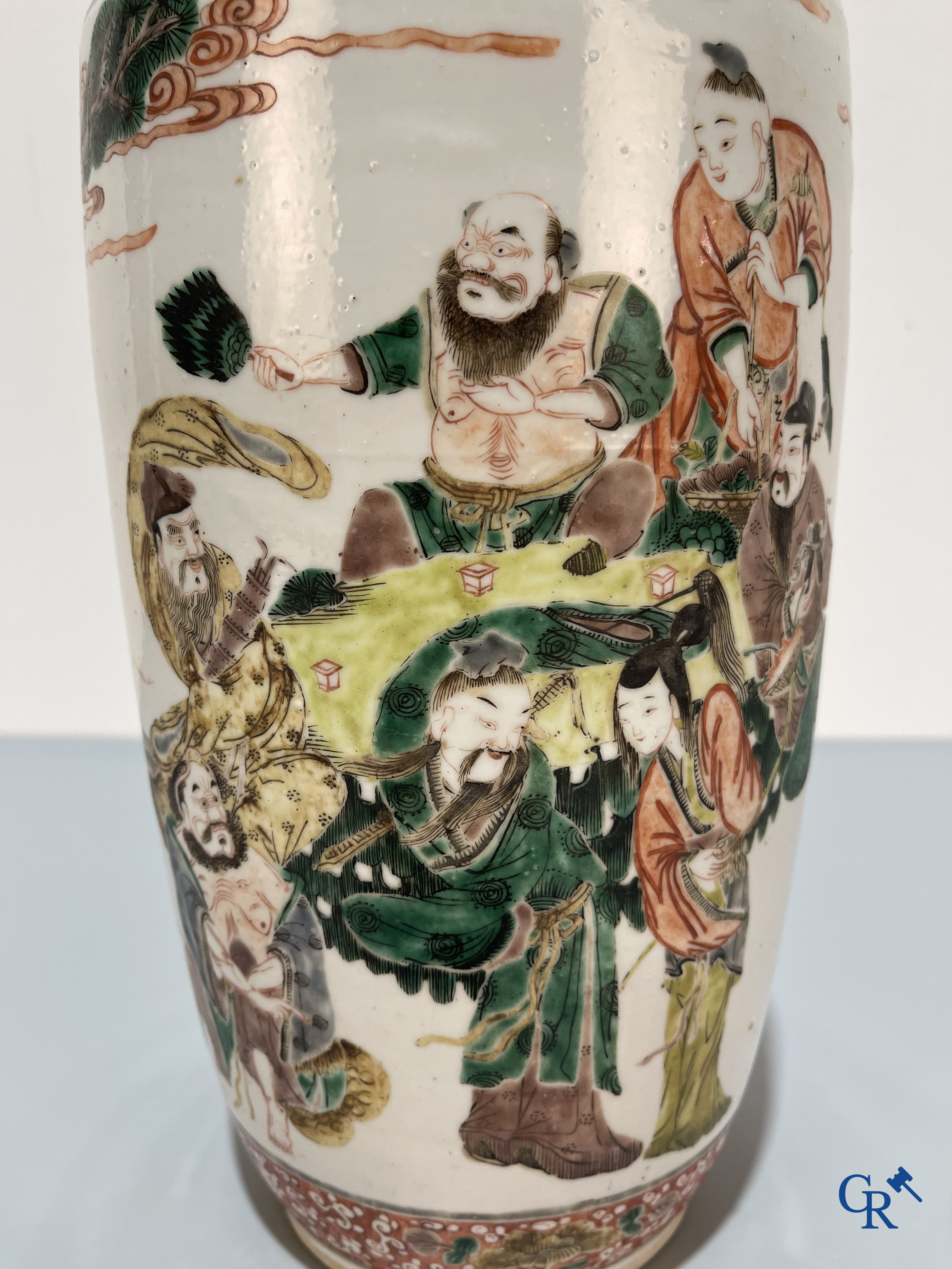 Art Asiatique, porcelaine chinoise, un vase chinois famille verte.