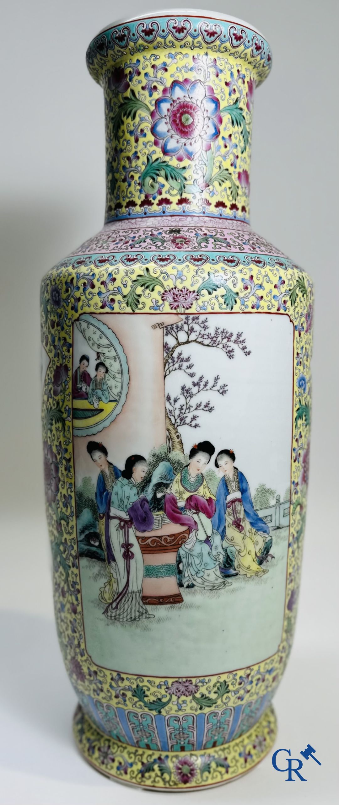 Porcelaine Chinoise: Grand vase Chinois à double décor. 20 ème.