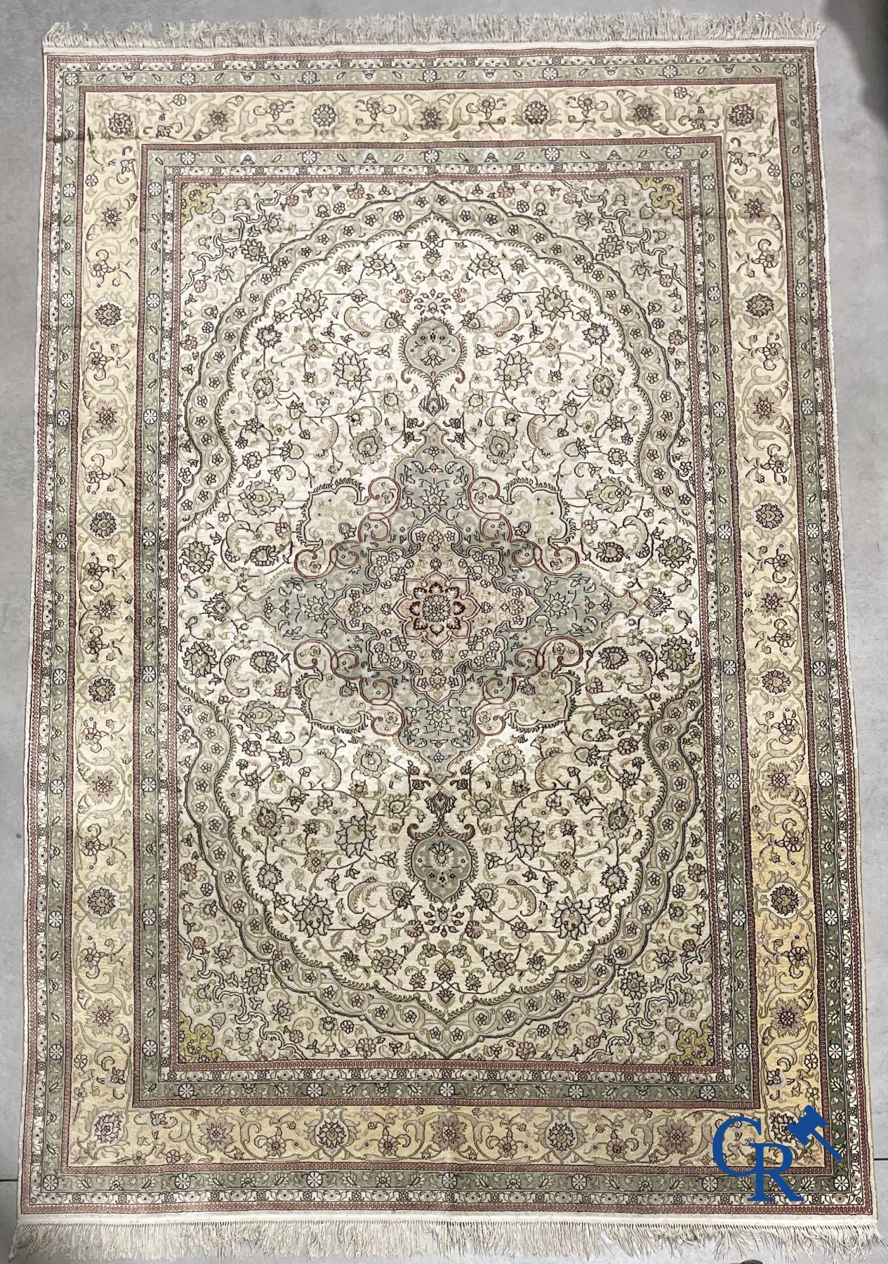 Tapis: Hereke. Grand tapis en soie.