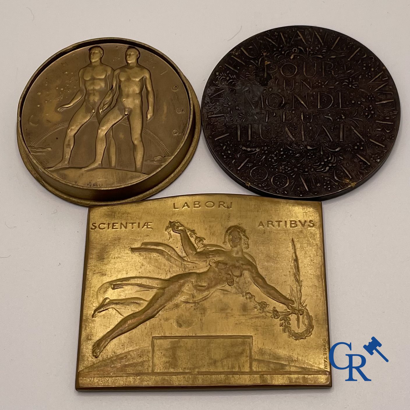 Médailles: 3 médailles commémoratives en bronze de l'Exposition Universelle de Bruxelles 1935 et 1958.