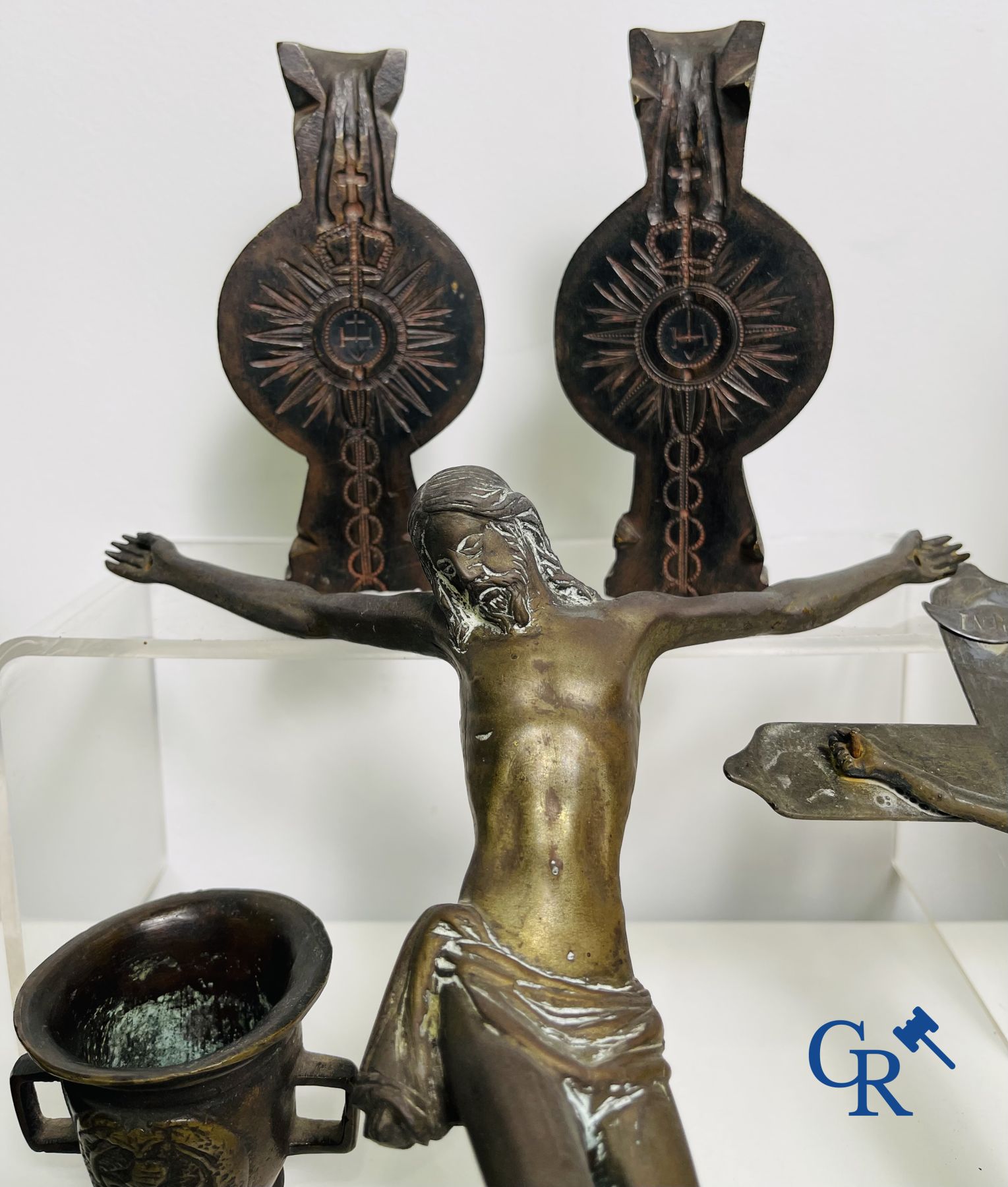 A lot with various religious objects in bronze and metal: corpuses, mortar, etc. 17th-18th-19th centuries.