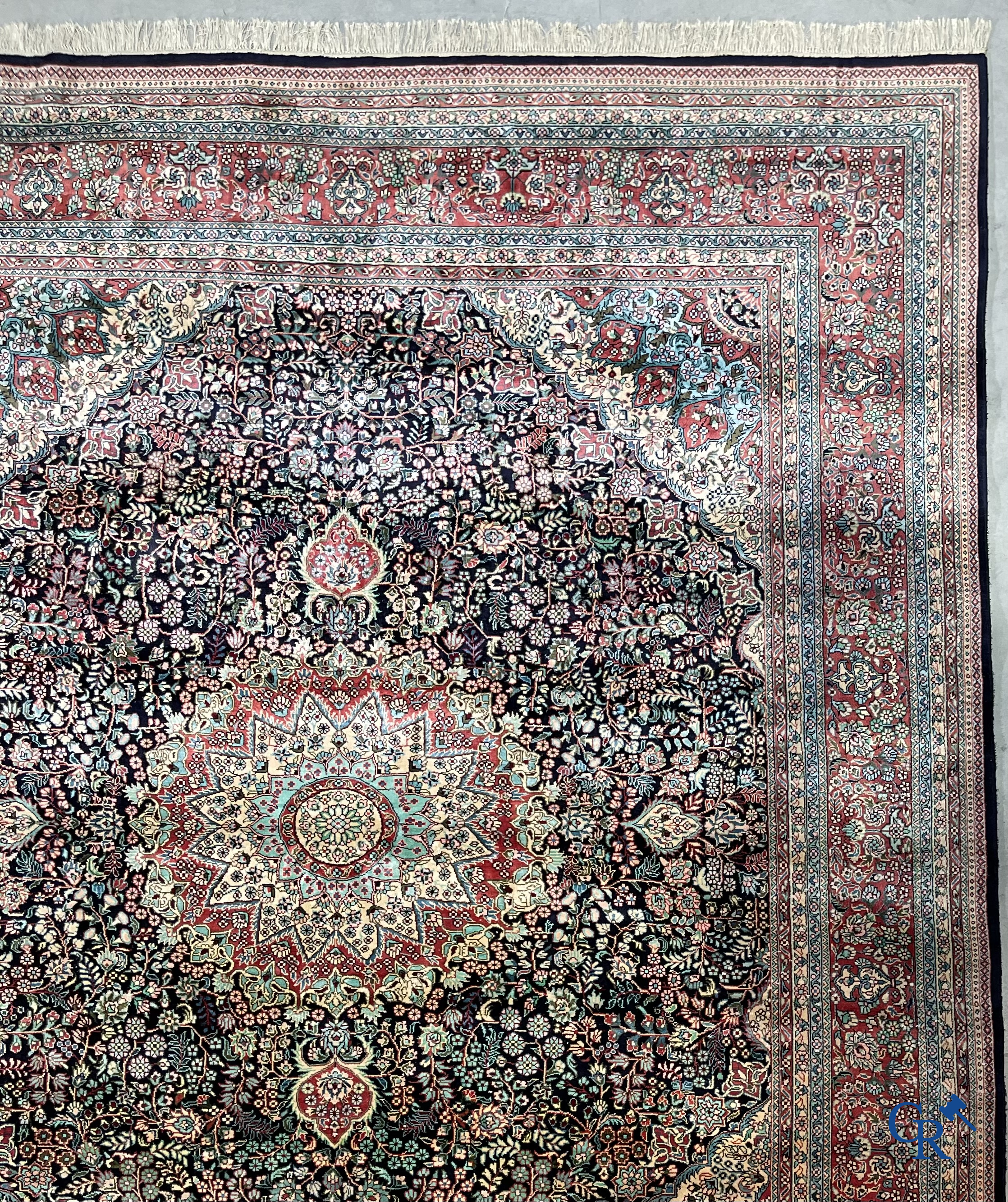 Oriental carpets: Ghoum, an exceptional hand-knotted carpet in wool and silk.