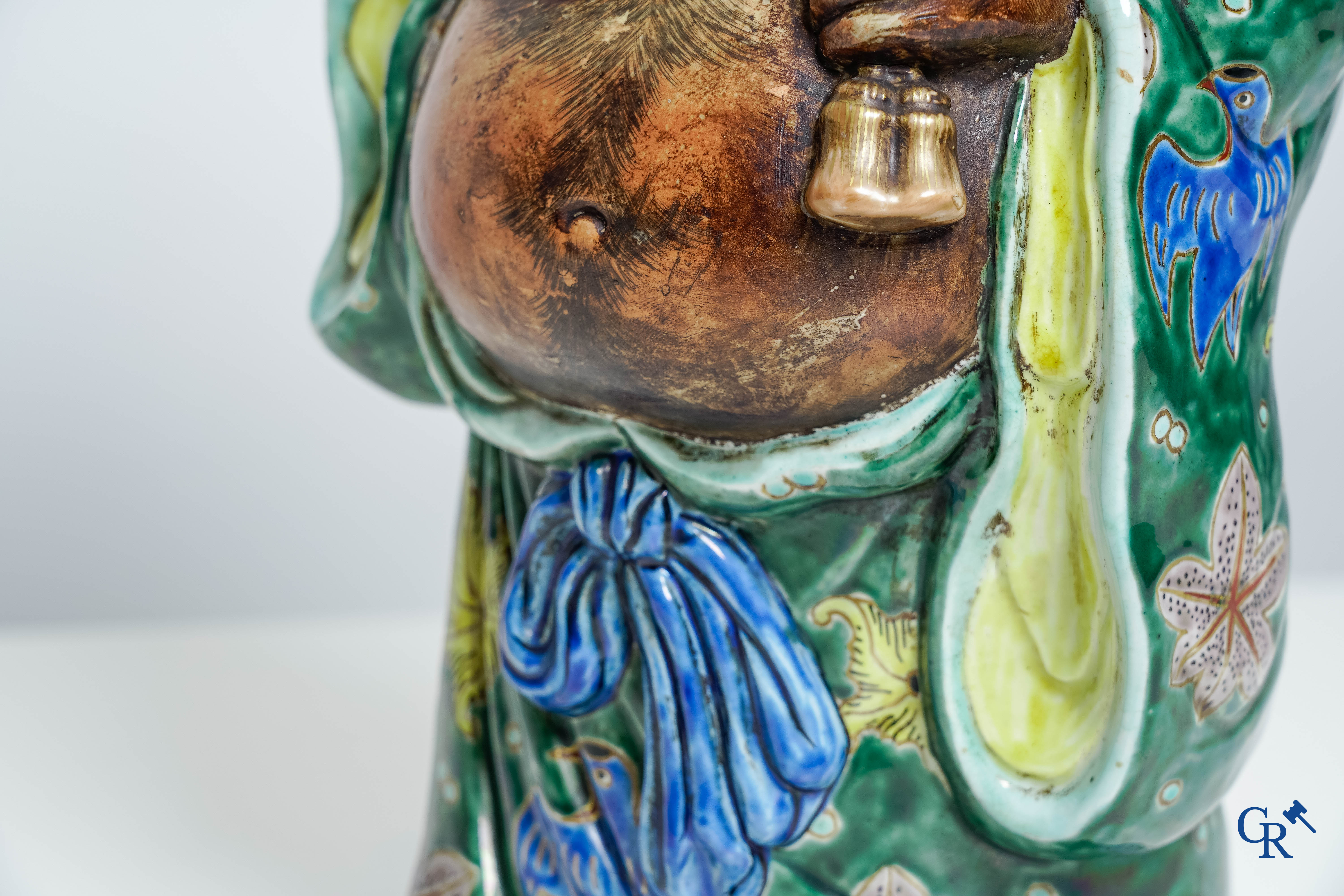 Art Asiatique: Grand personnage en porcelaine japonaise. 19ème siècle. Marqué.