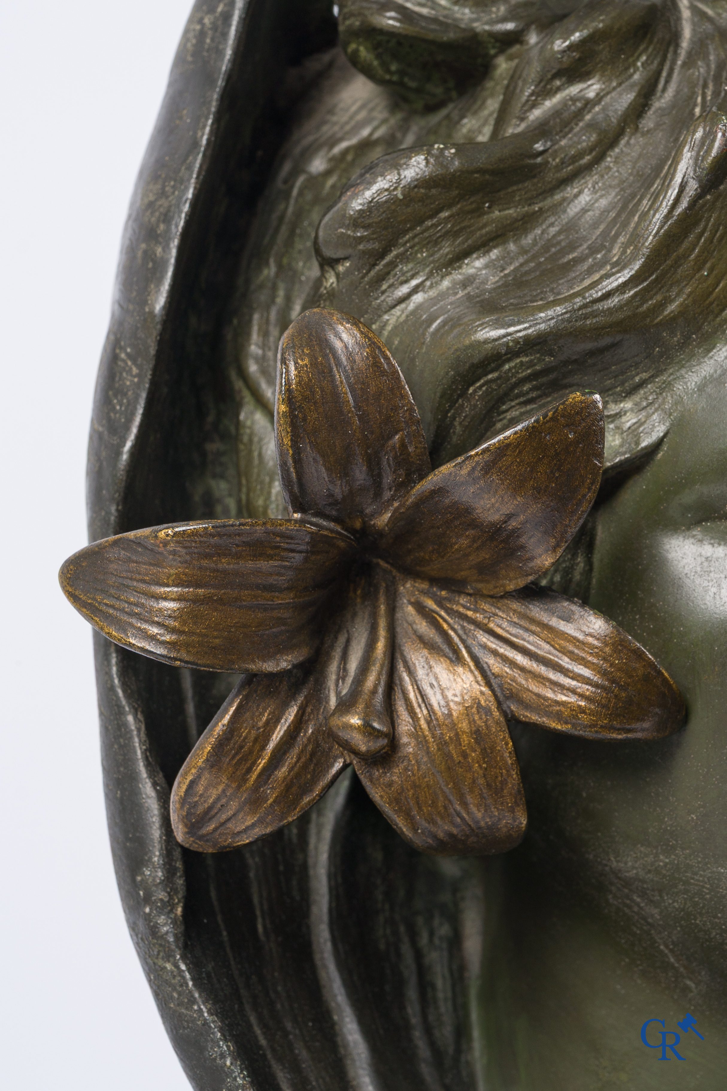 Antoine Joseph Van Den Kerckhove. Buste van Sarah Bernhardt in gepatineerd brons en metaal.