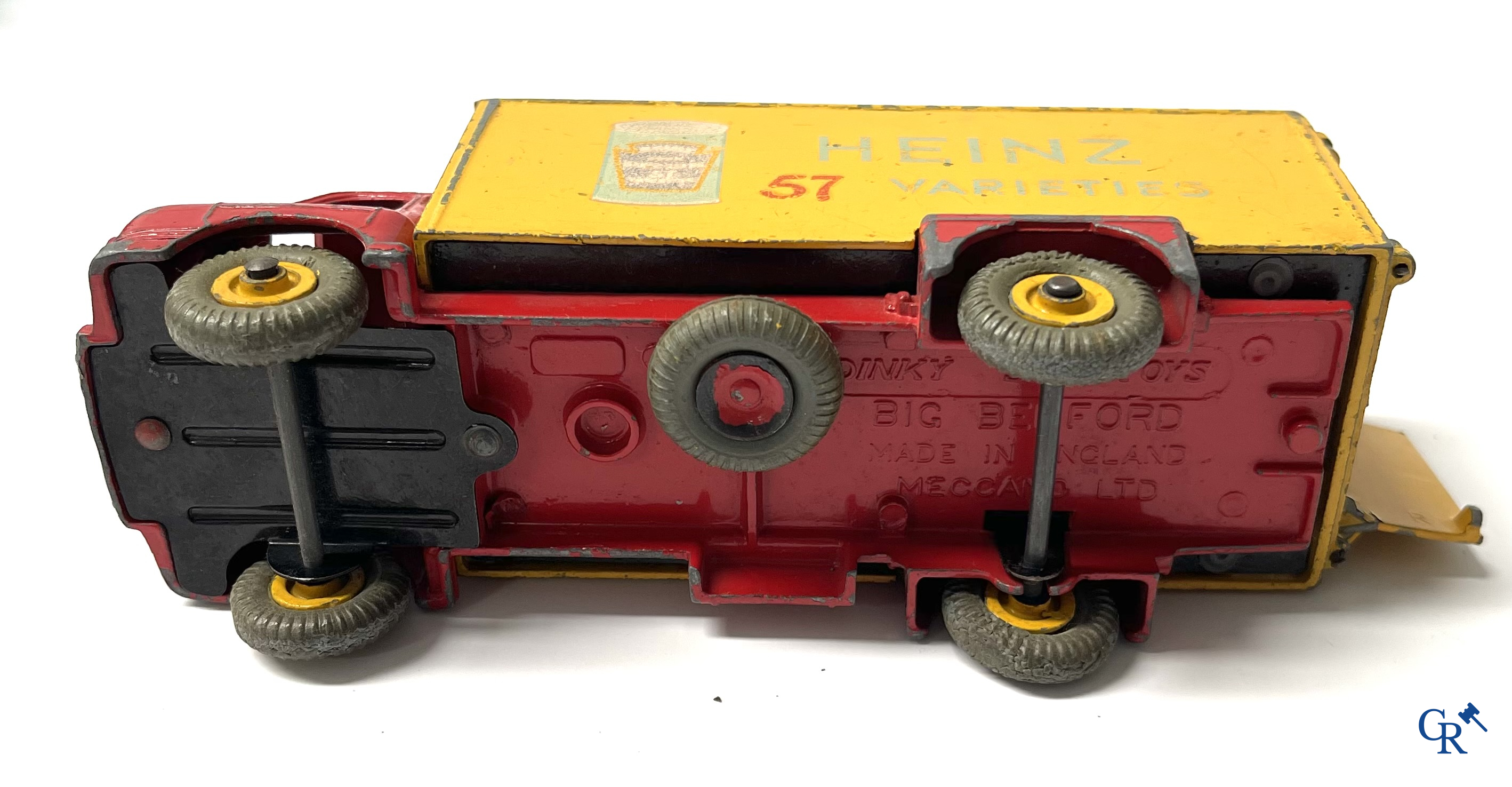 Vieux jouets. Intéressant lot de jouets. Dinky toys, Prameta Kölner Automodelle, Contstruction Jeep Japan, etc.