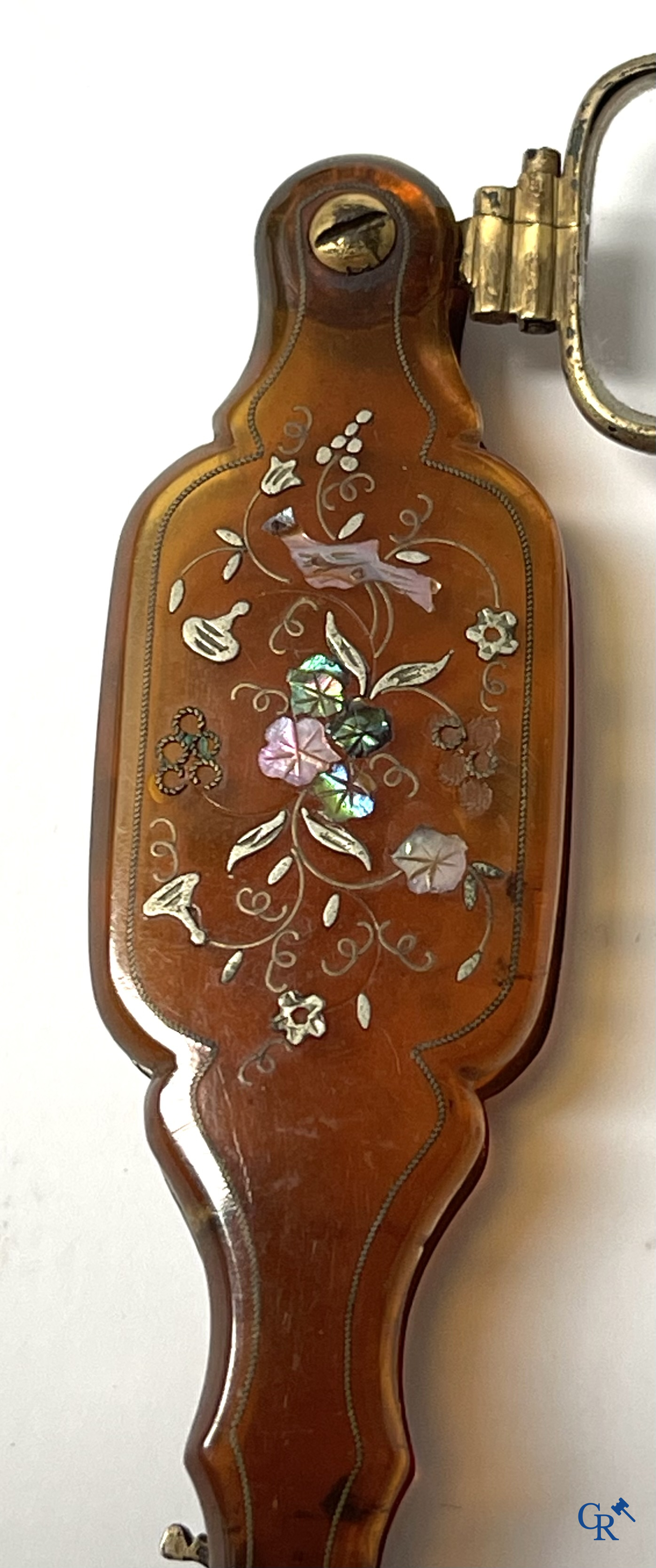 Lot with various display case objects. Multiple boxes, theater viewer, silver 900°/00 necklace set with rock, etc.