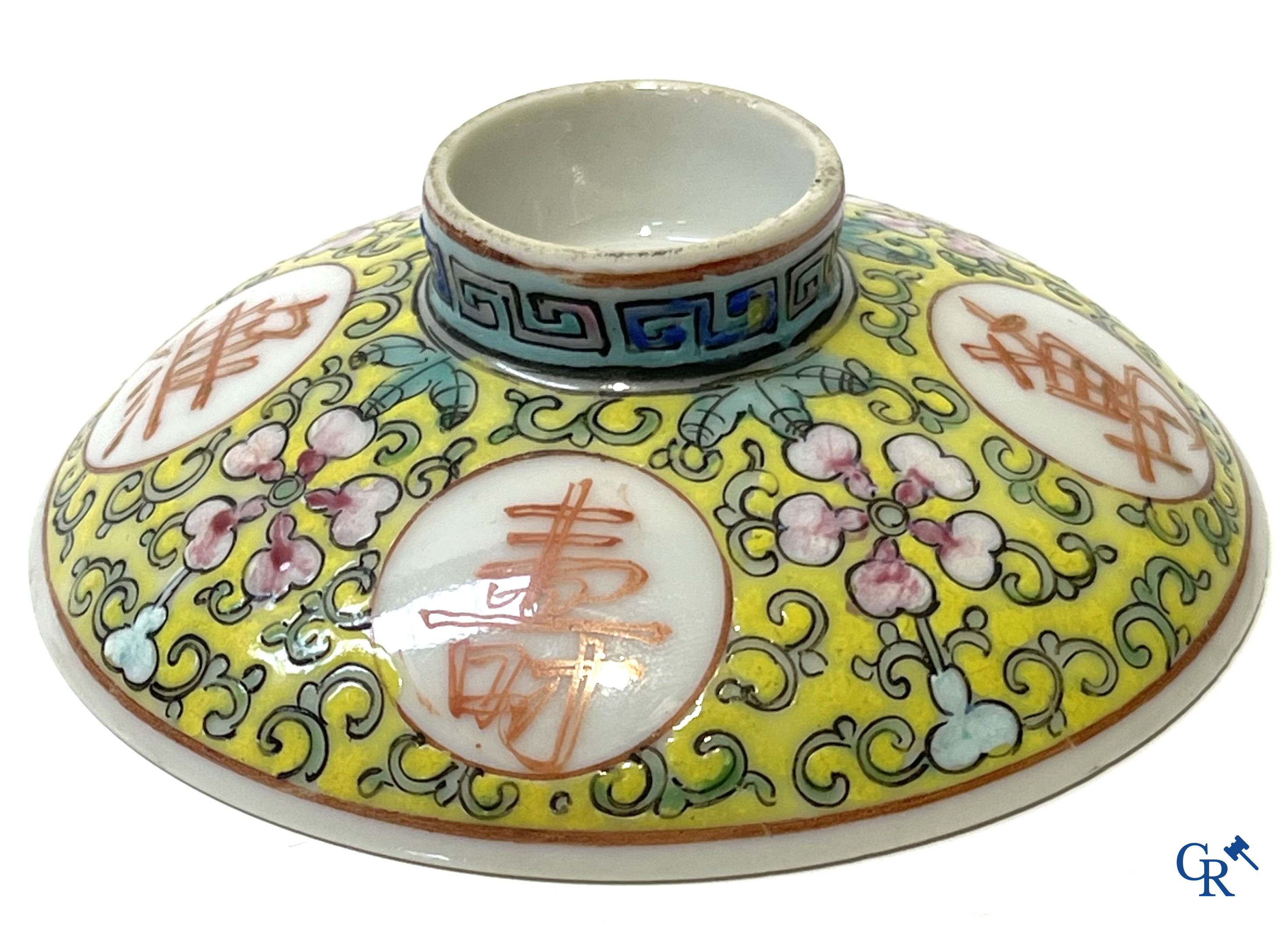 Asian Art, Chinese porcelain. A few finely decorated famille rose cups with lid. Marked.