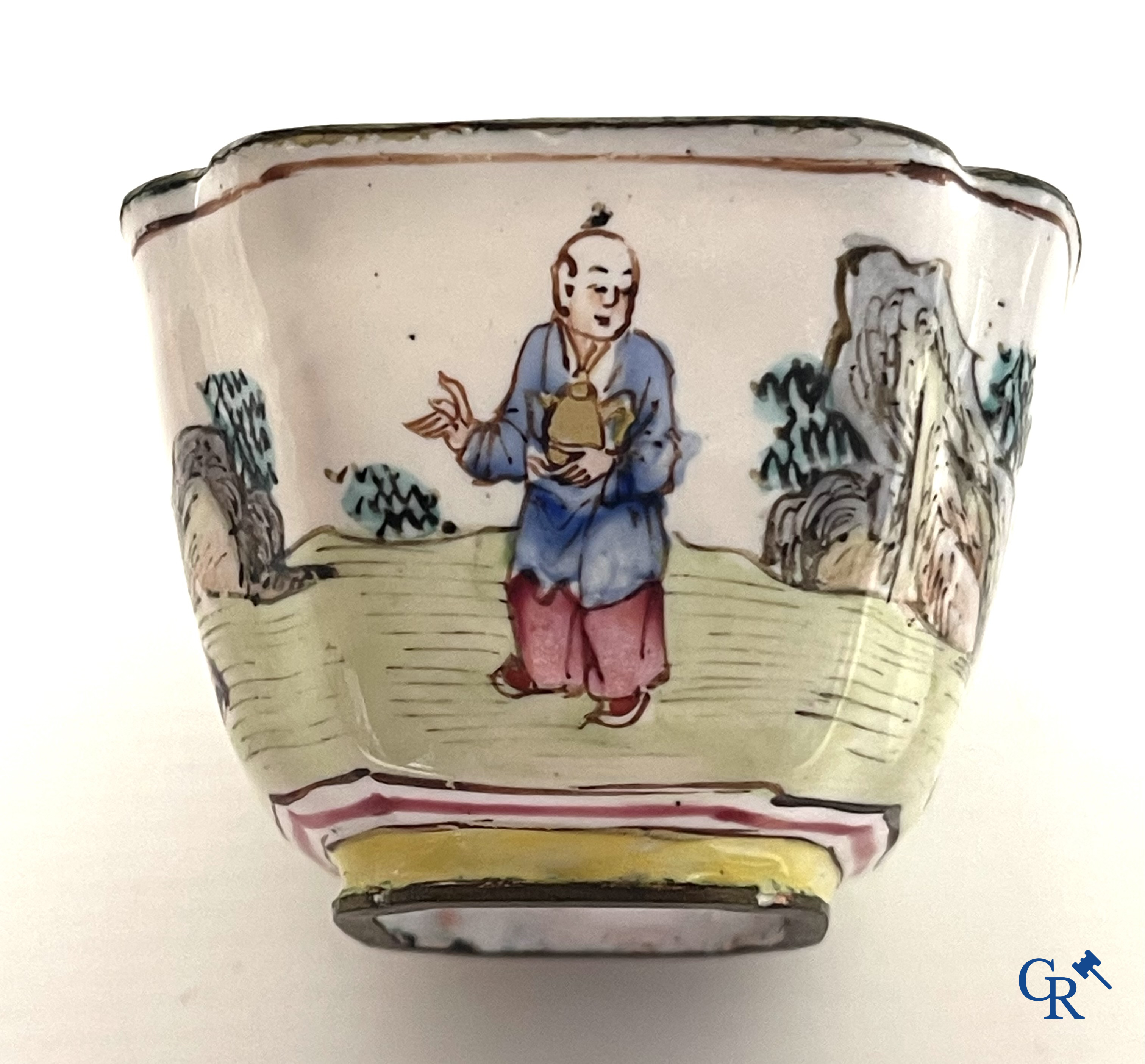 Asian Art. China. Pair of enamelled Cantonese wine cups. 19th century.