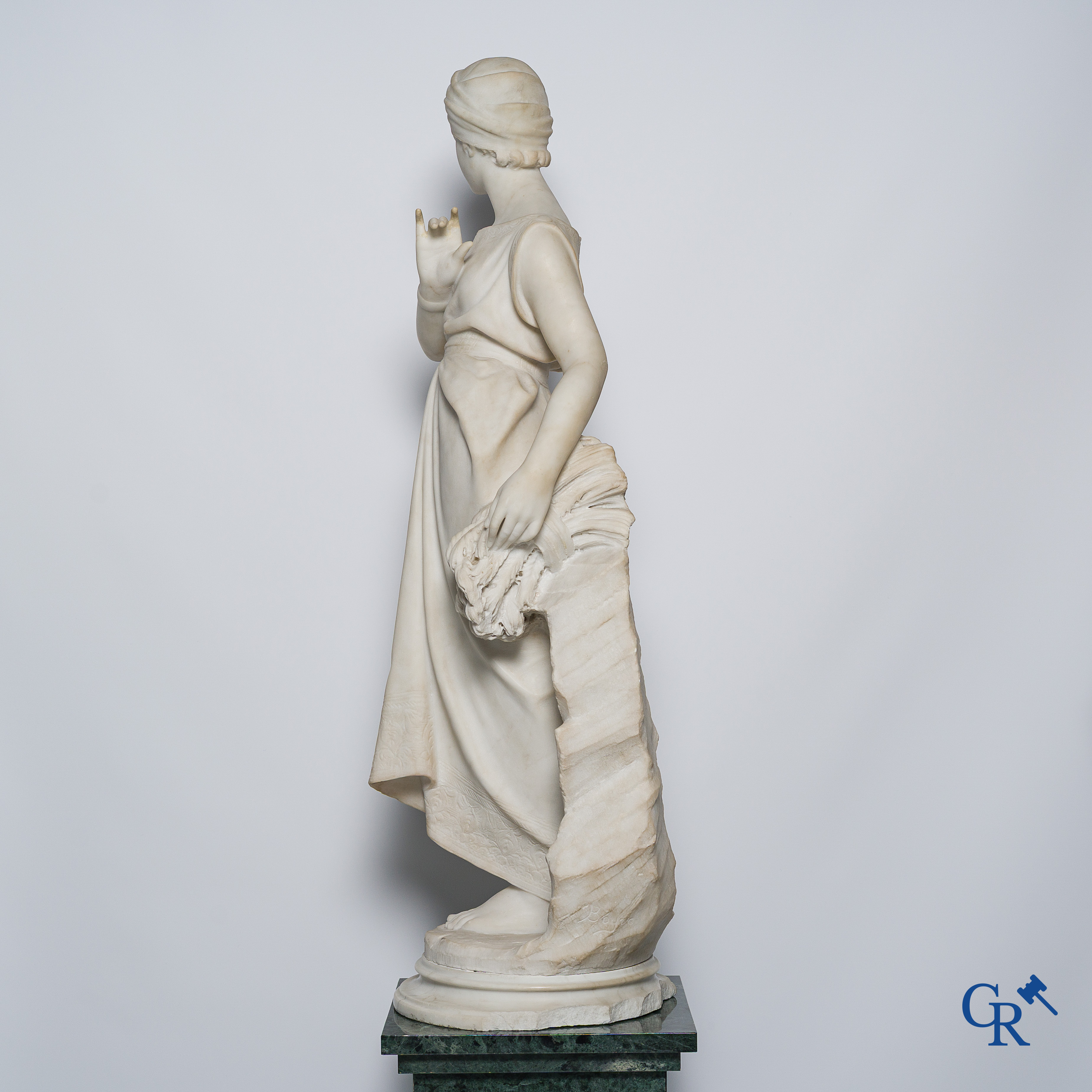 Boyer. Large and finely sculpted romantic statue in Carrara marble signed Boyer. 19th century.