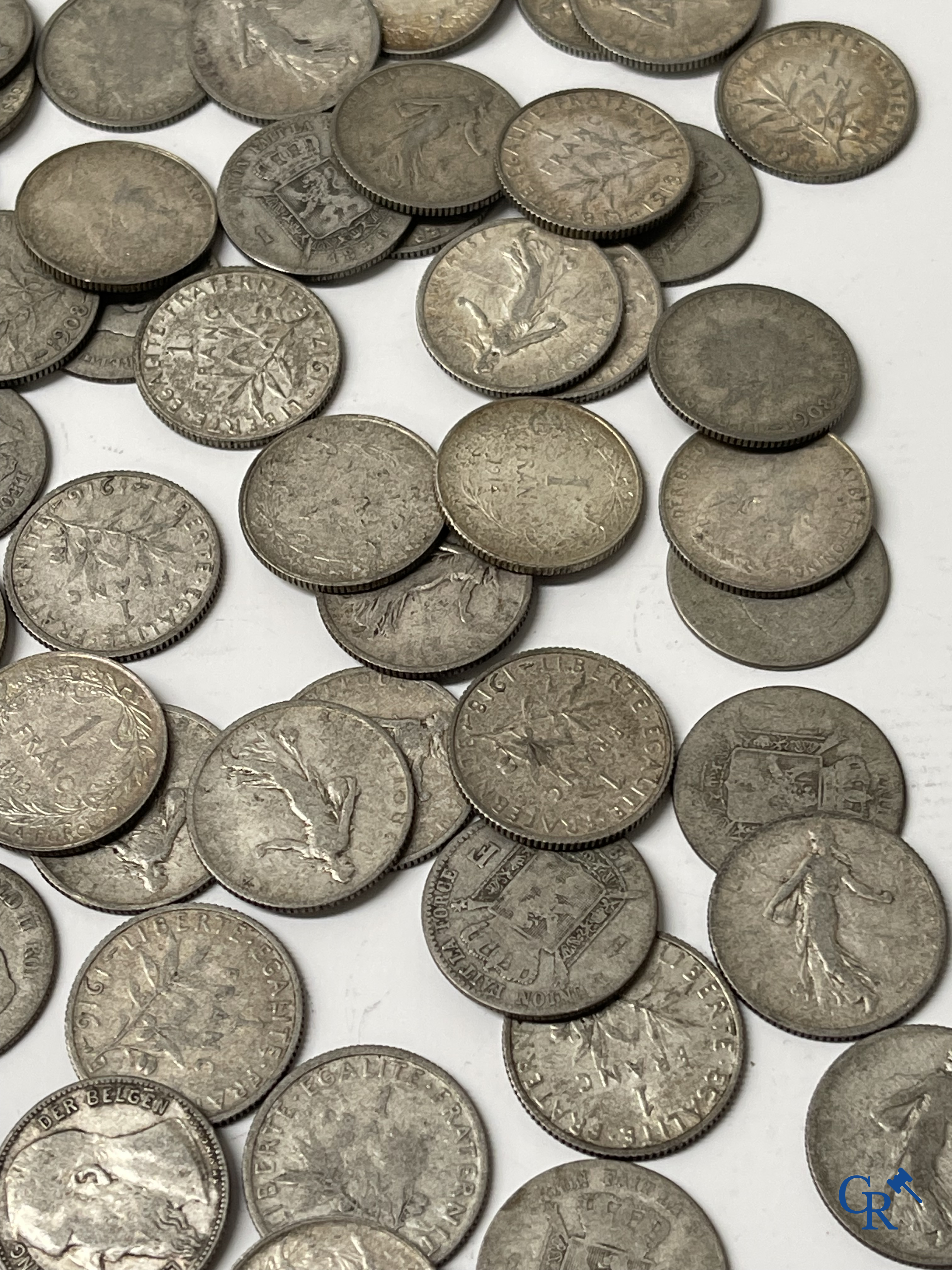 Numismatiek. Munten: Groot lot met Belgische en Franse muntstukken in zilver.
