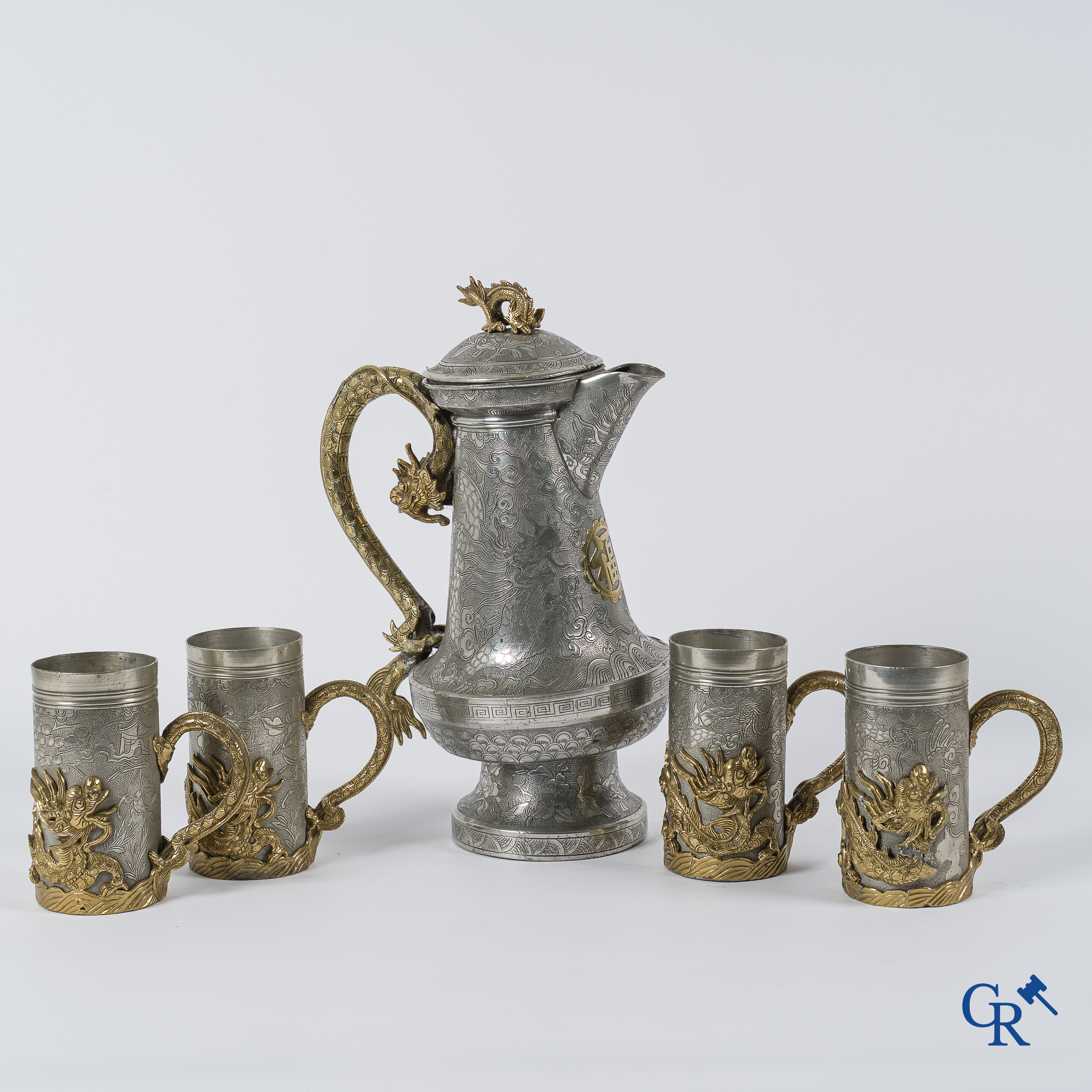 Asian Art. A large Chinese lid jug and 4 drinking cups in tin and bronze. 20th century.