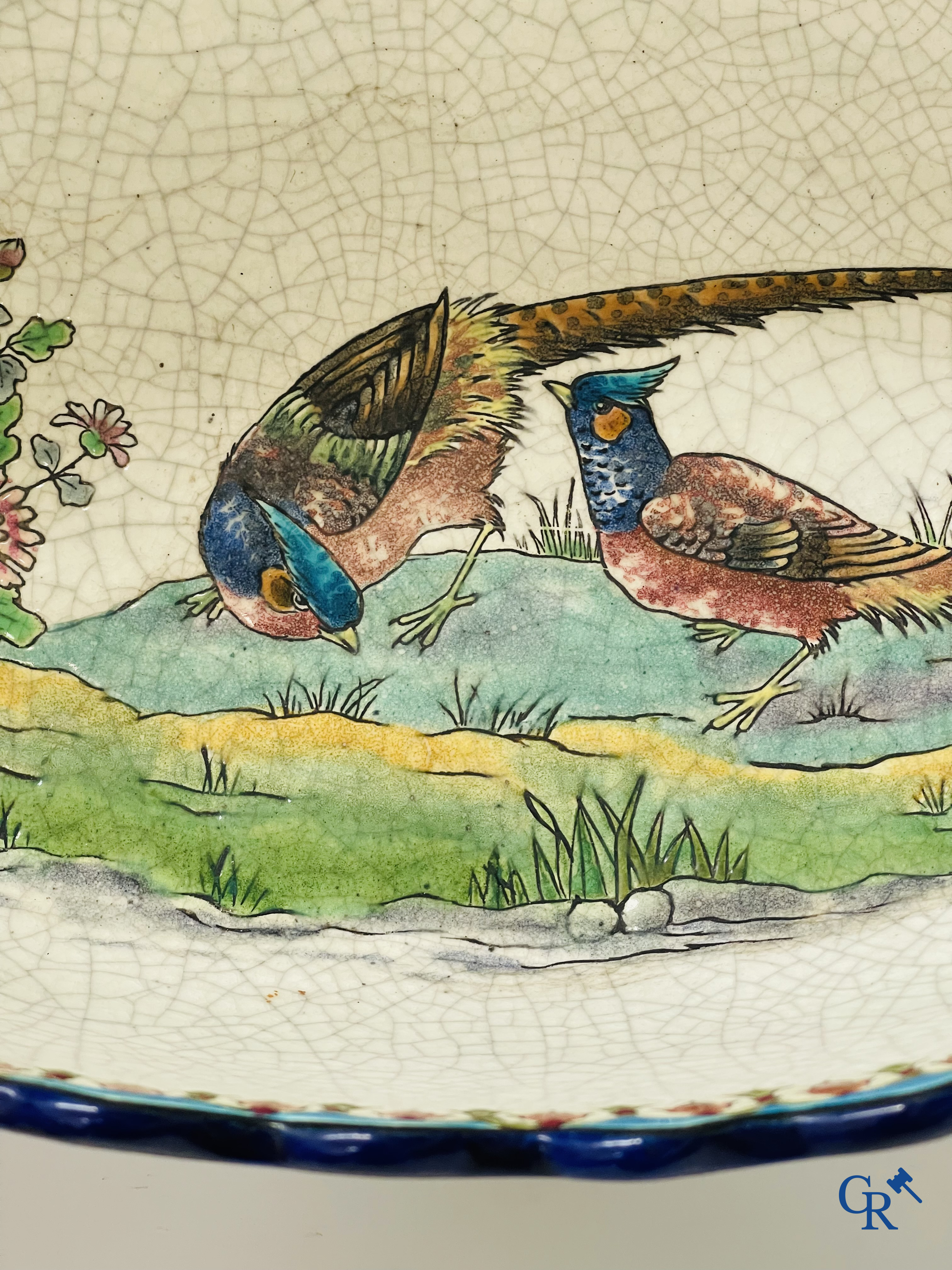 Longwy France, Société des Faienceries. Grote jardiniere of milieu de table in geëmailleerde faience. Circa 1900.