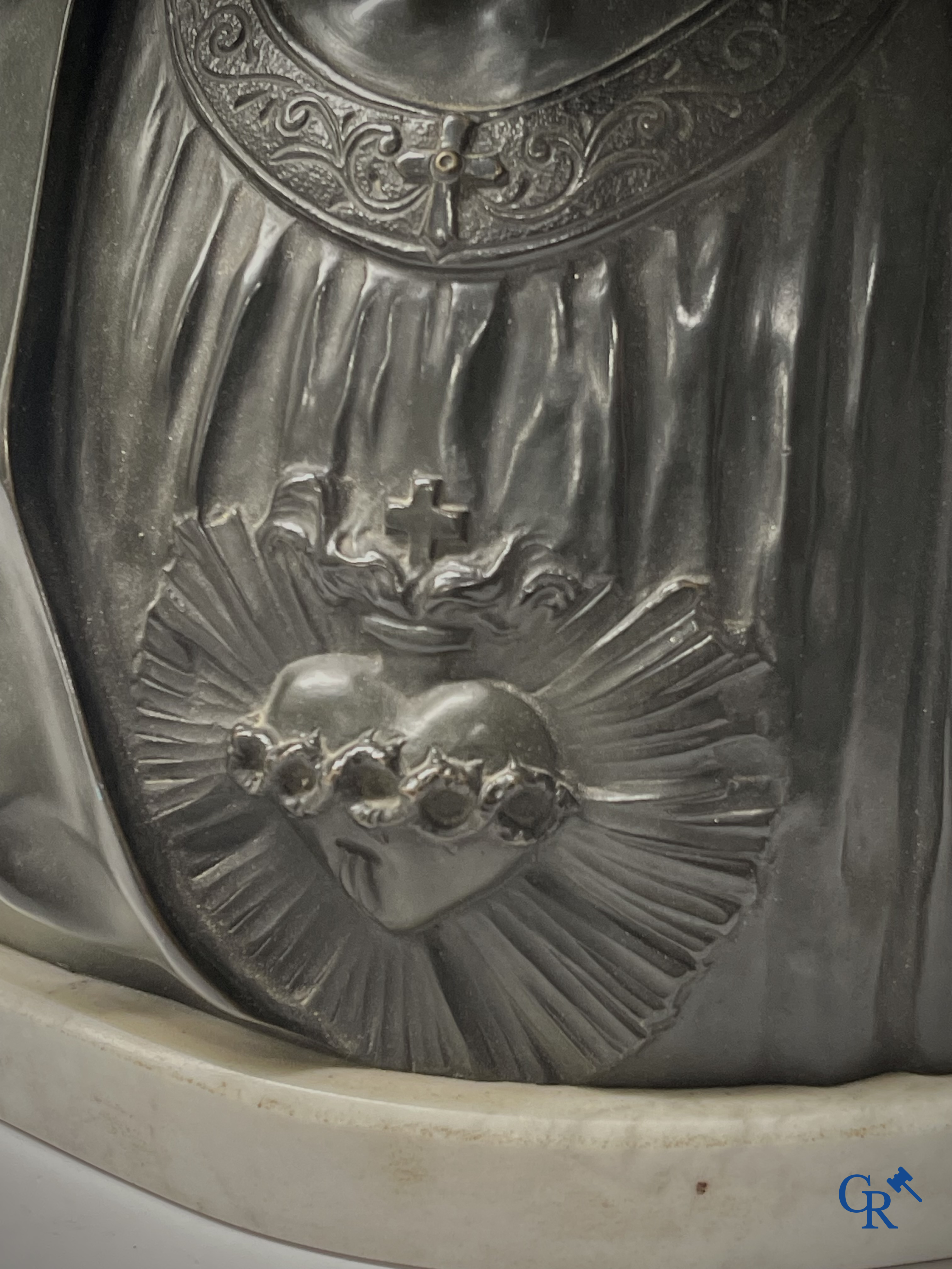 Religieuze objecten. A. Carli. Imposante fijn geciseleerde en gepatineerde bronzen buste van Christus. Circa 1920.