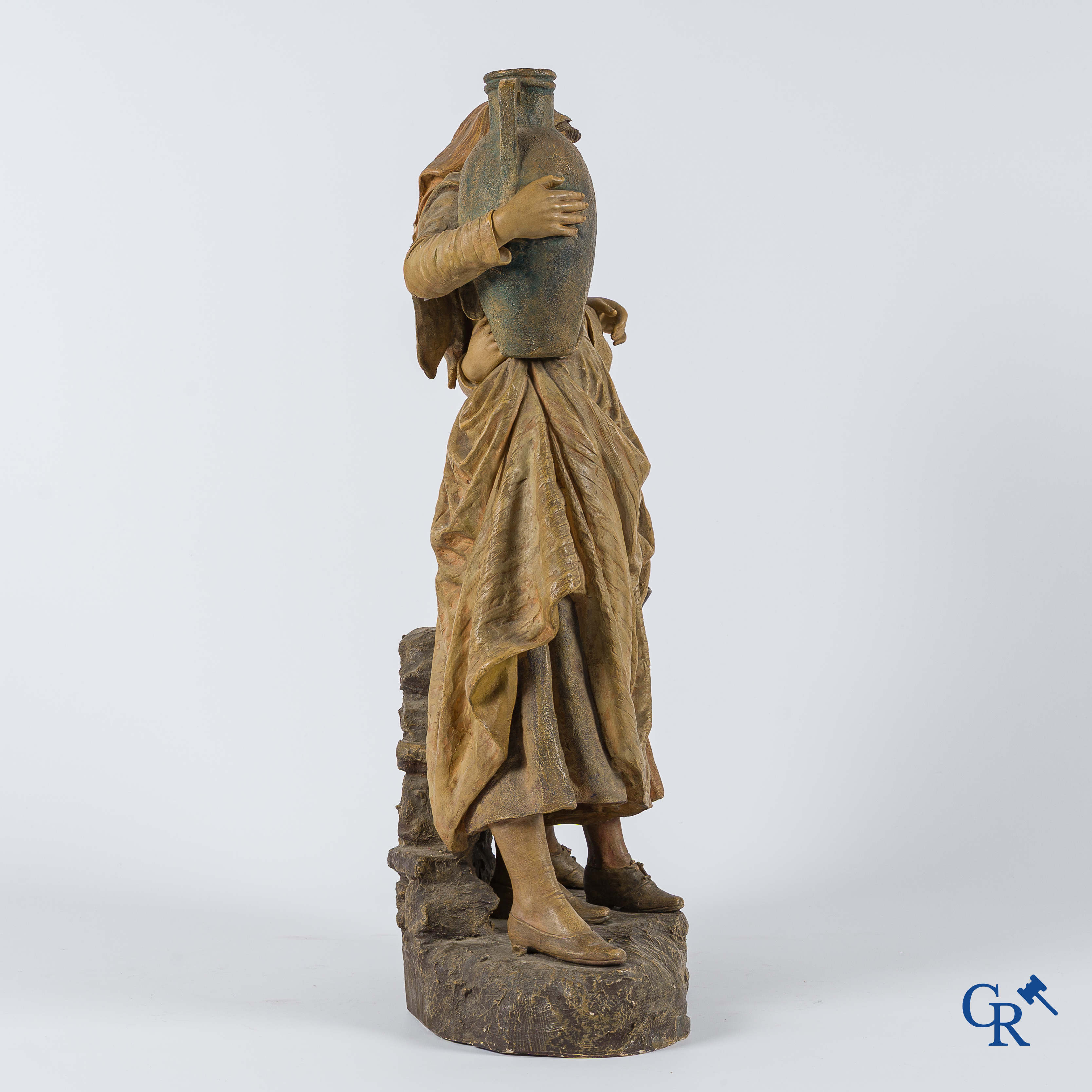 Friedrich Goldscheider Wien. Large terra cotta statue, the water bearers. Signed G. Tole, circa 1910.