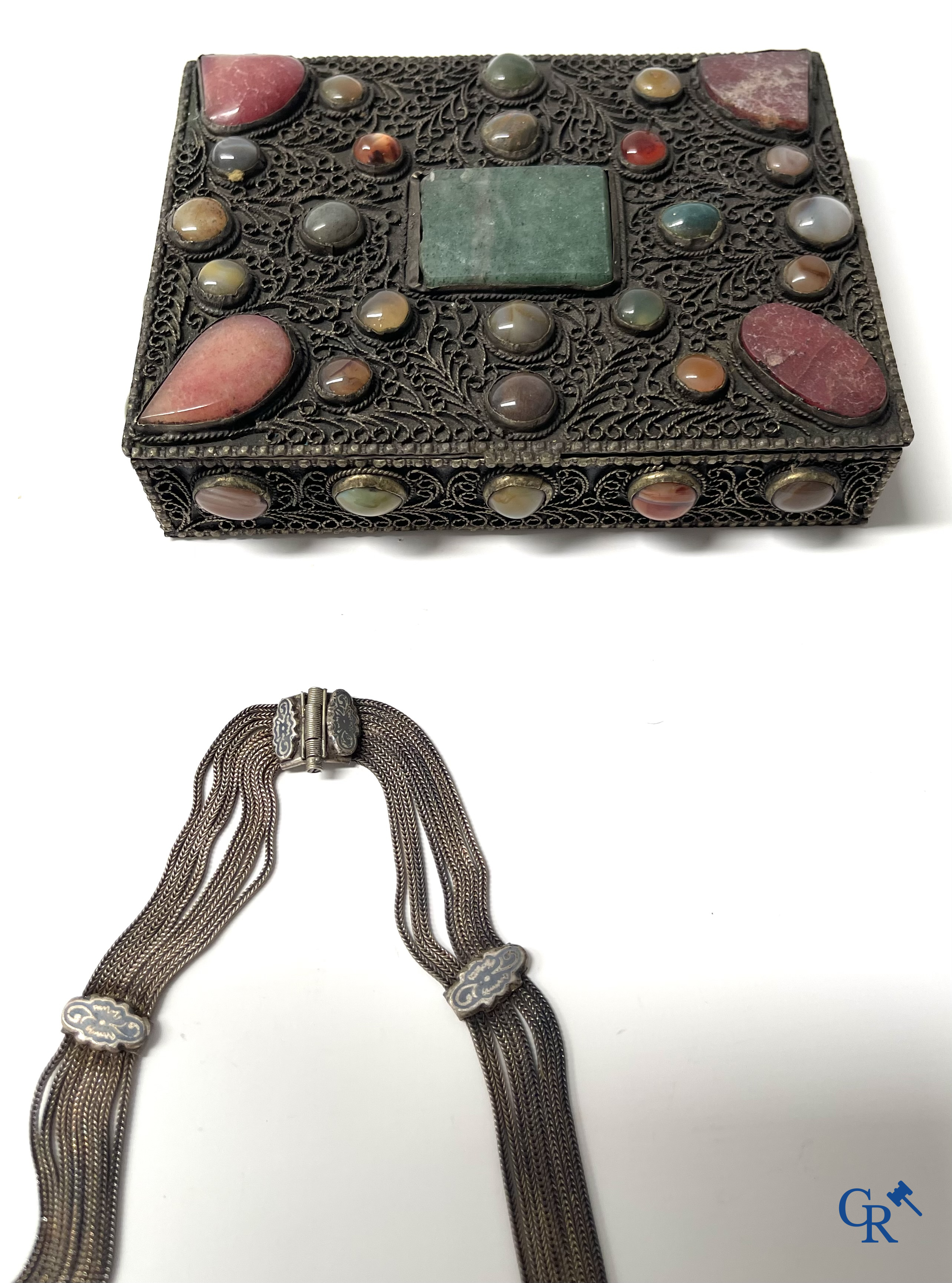 Lot with various display case objects. Multiple boxes, theater viewer, silver 900°/00 necklace set with rock, etc.