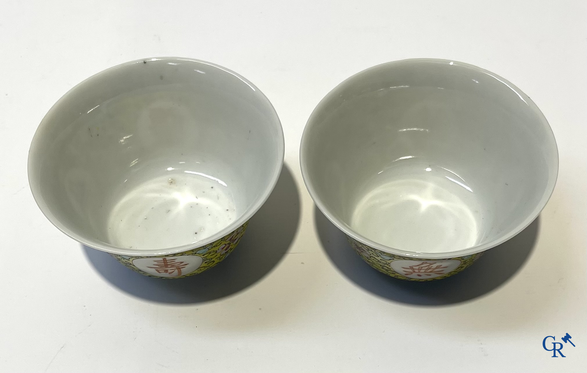 Asian Art, Chinese porcelain. A few finely decorated famille rose cups with lid. Marked.