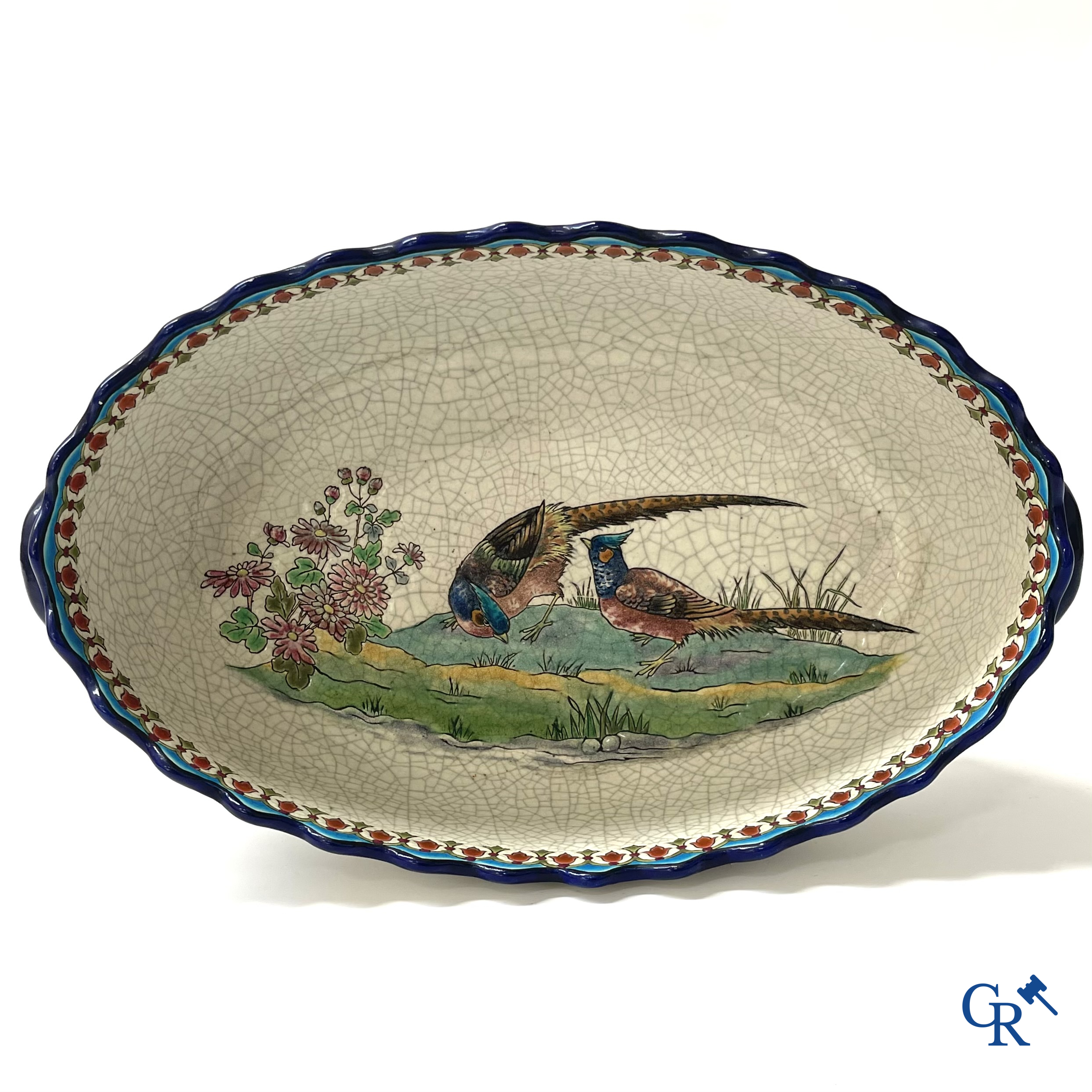 Longwy France, Société des Faienceries. Grote jardiniere of milieu de table in geëmailleerde faience. Circa 1900.