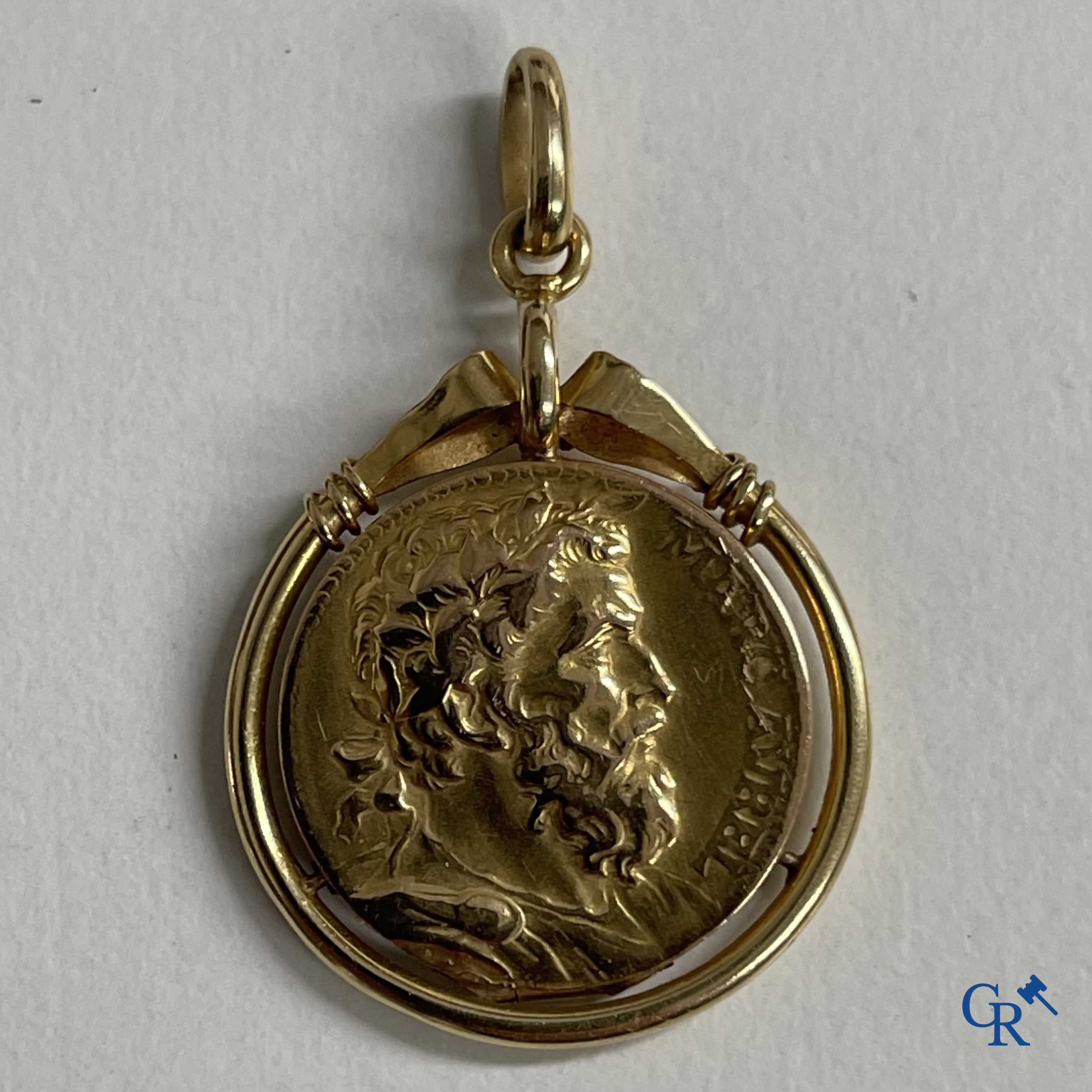 Jewellery. Pendentif in gold 750°/00 with a representation of Marcus Aurelius.