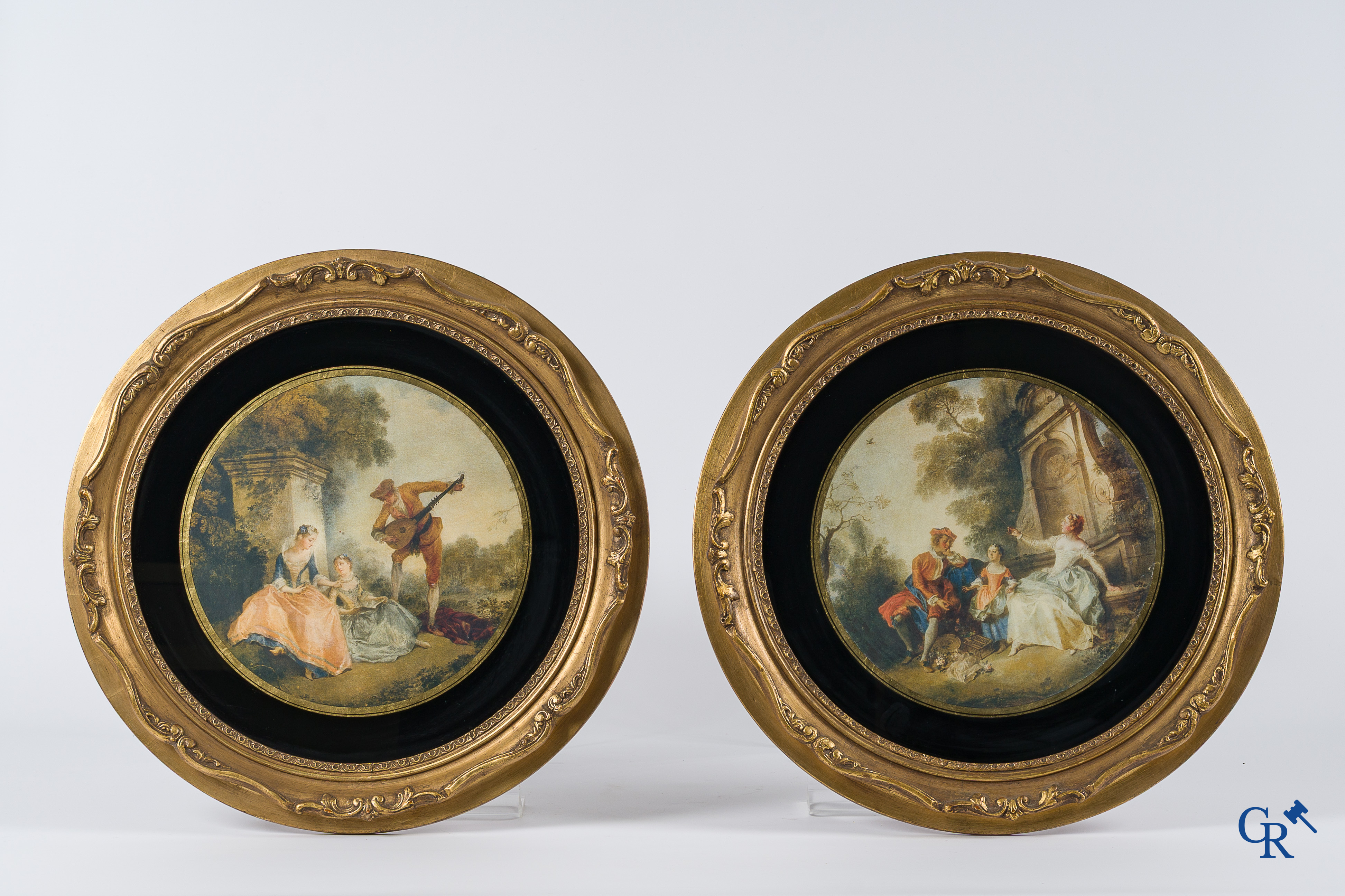 Nice lot of brocante consisting of a vide poche in Royal Dux, a pair of biscuit statues and a pair of frames. Around 1920.