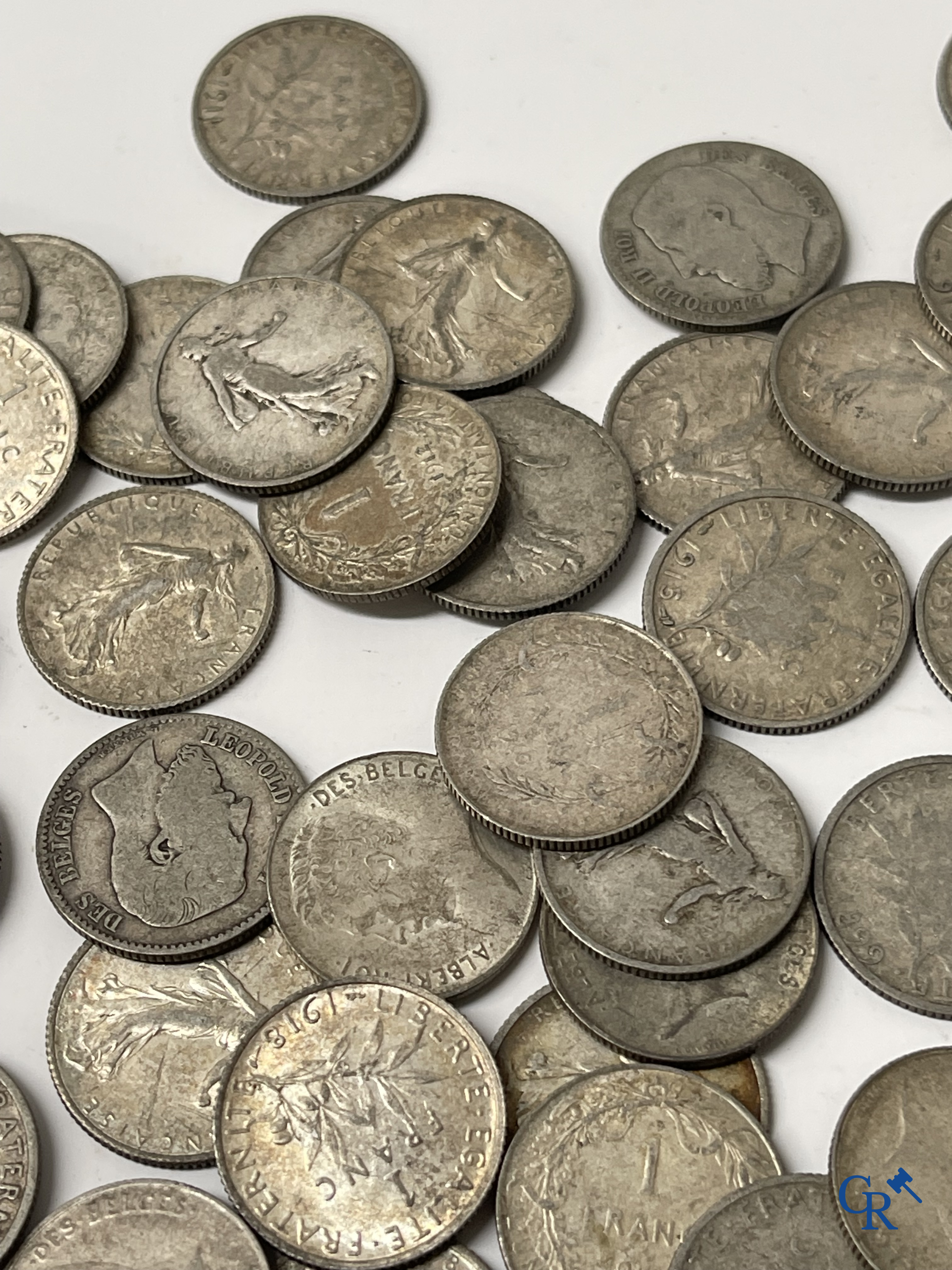 Numismatiek. Munten: Groot lot met Belgische en Franse muntstukken in zilver.