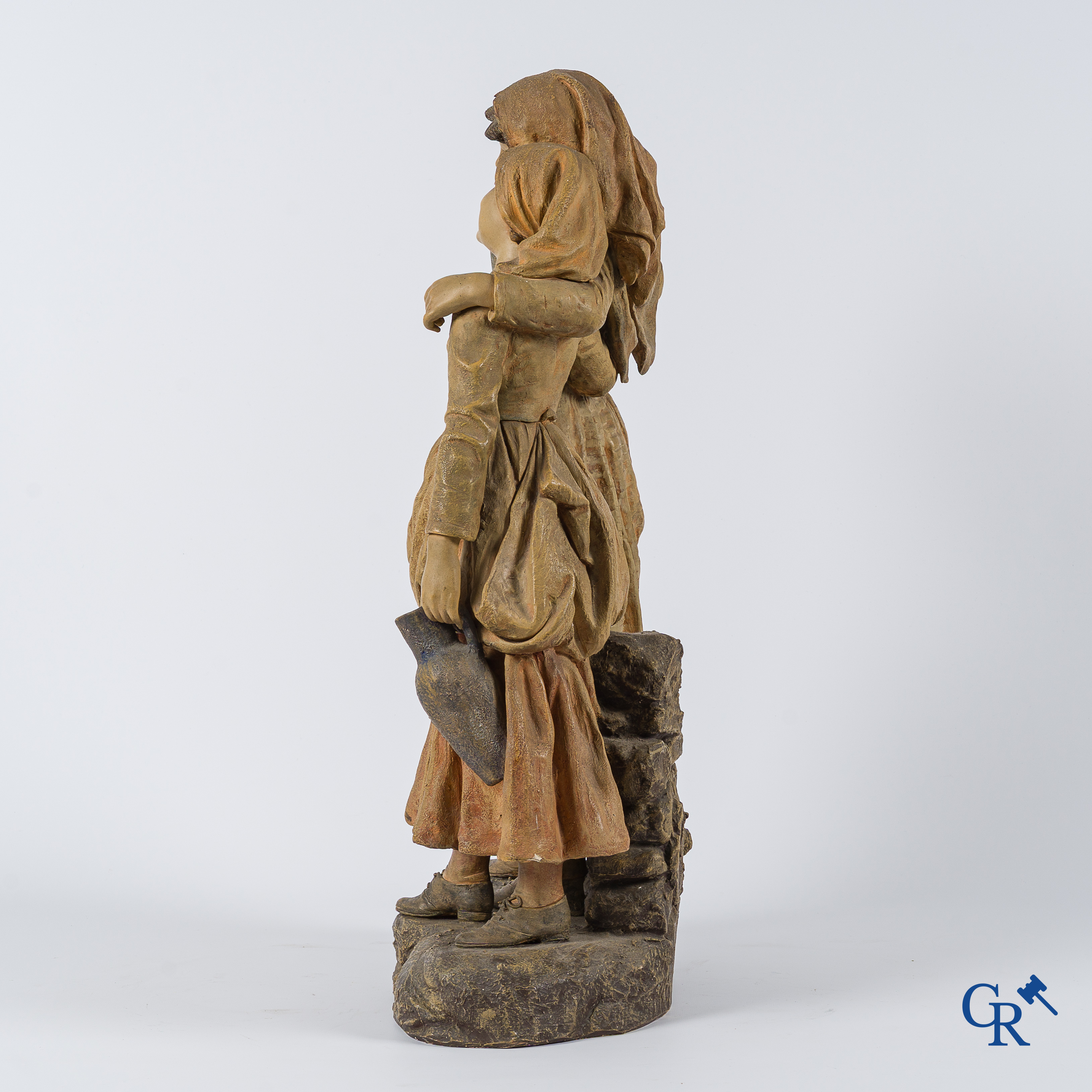 Friedrich Goldscheider Wien. Large terra cotta statue, the water bearers. Signed G. Tole, circa 1910.