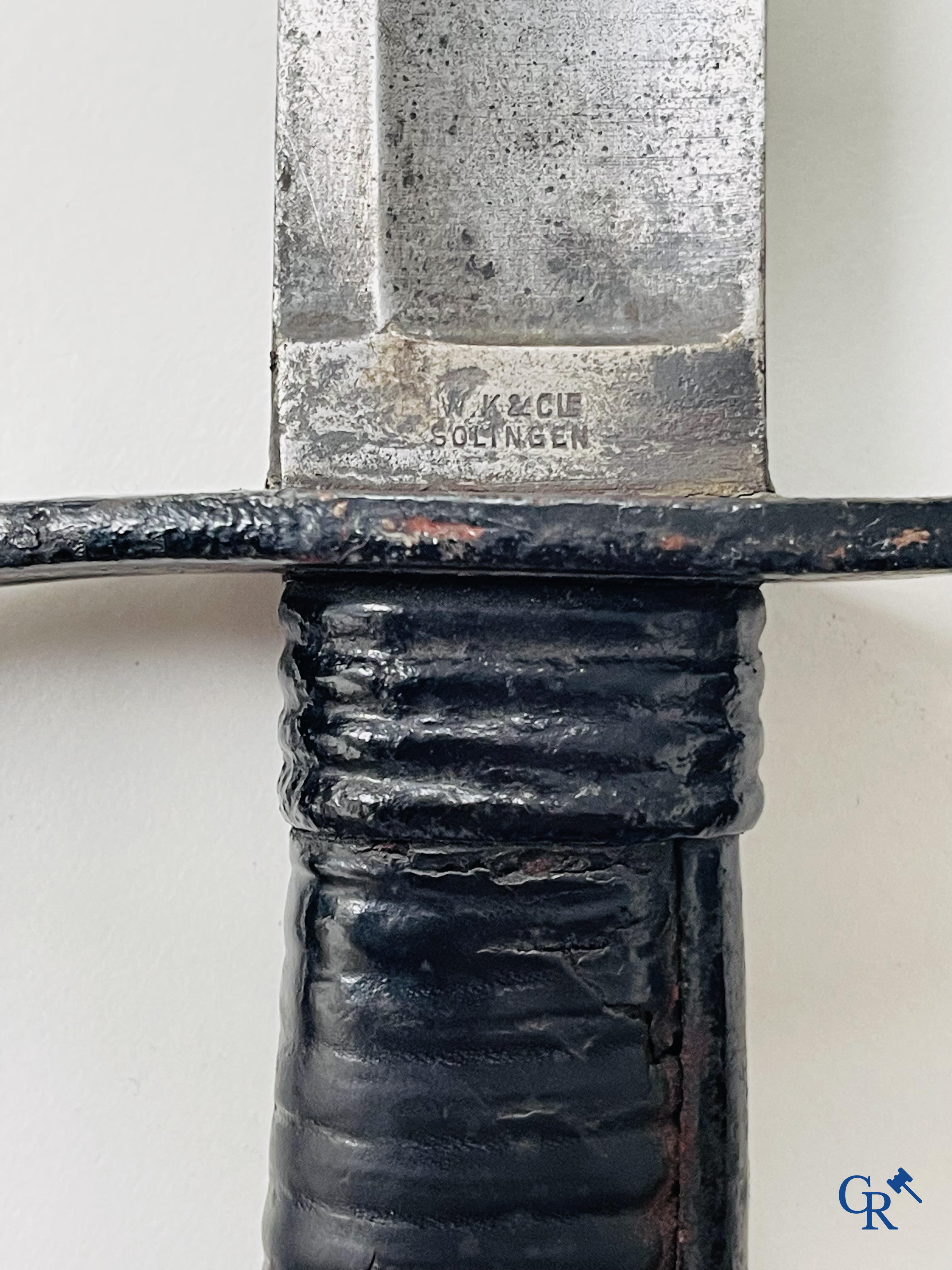 Militaria. W.K & Cie Solingen. Een zwaard met schede gemerkt met gekroonde L. 14. Een bajonet bijgevoegd. (genummerd)