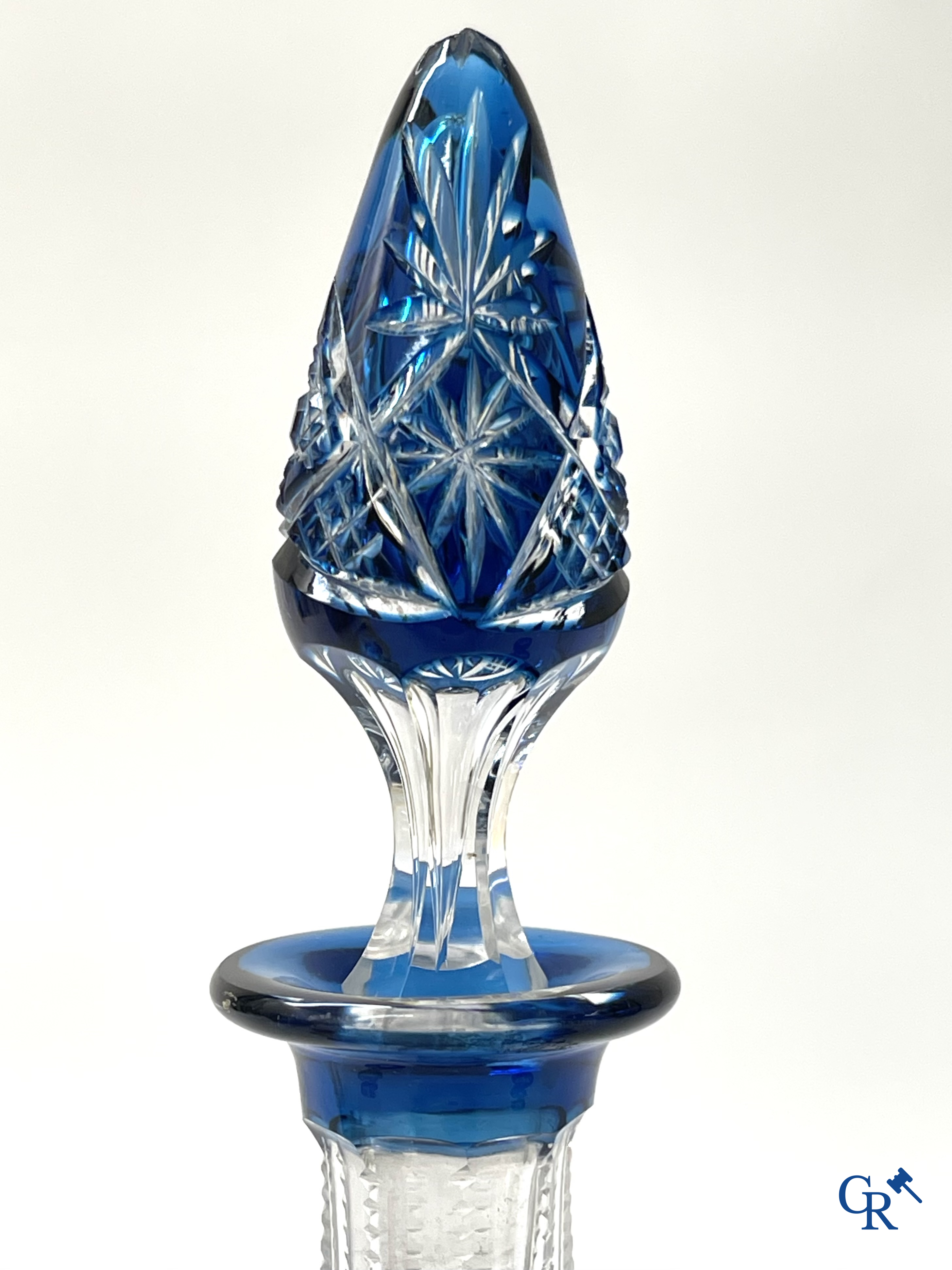Val Saint Lambert. Een kristal geslepen karaf met 6 gekleurde glaasjes in de originele doos.