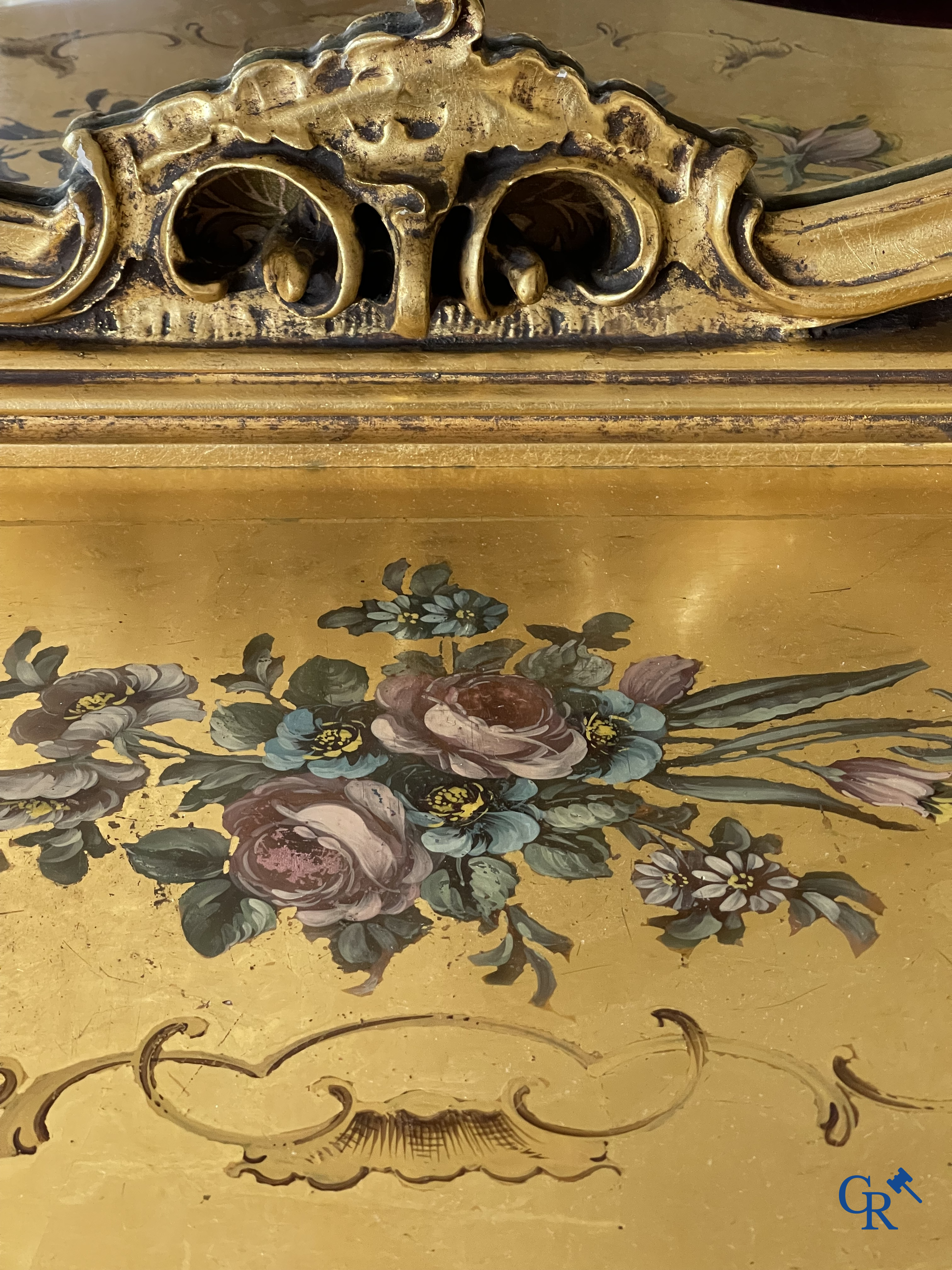 Furniture. Extensive lot with gilded and painted wooden furniture. Console with mirror, chest of drawers, armchairs, etc.
